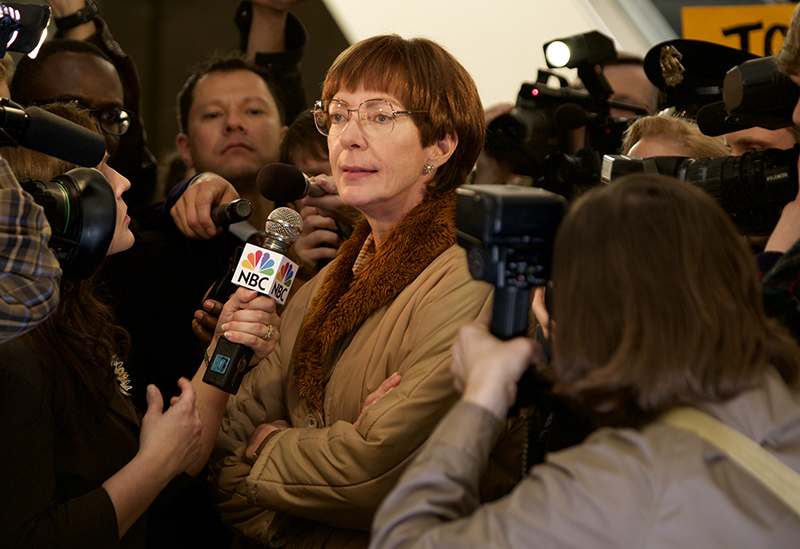 艾莉森珍妮戴假髮、化老妝神還原美國花式滑冰選手譚雅哈汀的母親，「虎媽」擊敗了《淑女鳥》的鳥媽蘿莉麥卡佛。