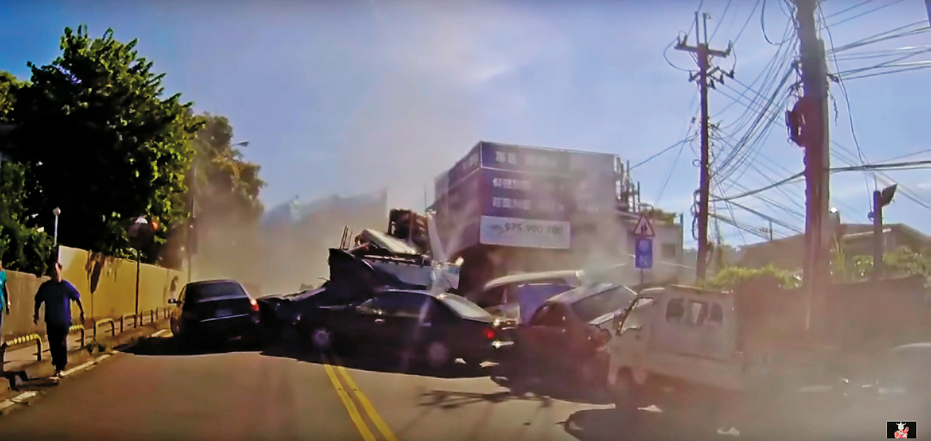 陳文忠家境優渥，家中經營的信詠工程行在仰德大道造成4死9傷車禍，陳家也因混凝土車事業累積不少財富。（翻攝畫面）