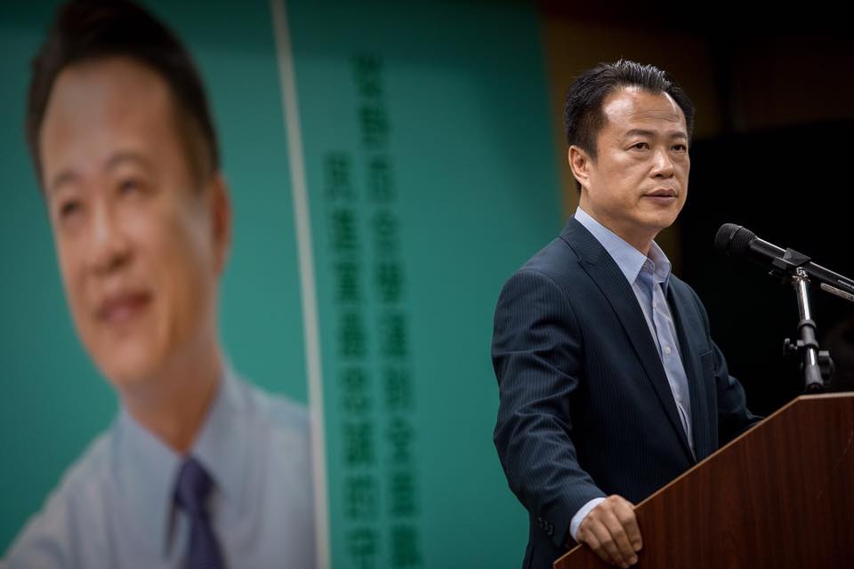 民進黨嘉義縣長初選開跑，農委會前副主委翁章梁（圖）將對決現任嘉義縣議長張明達。（翻攝自臉書）