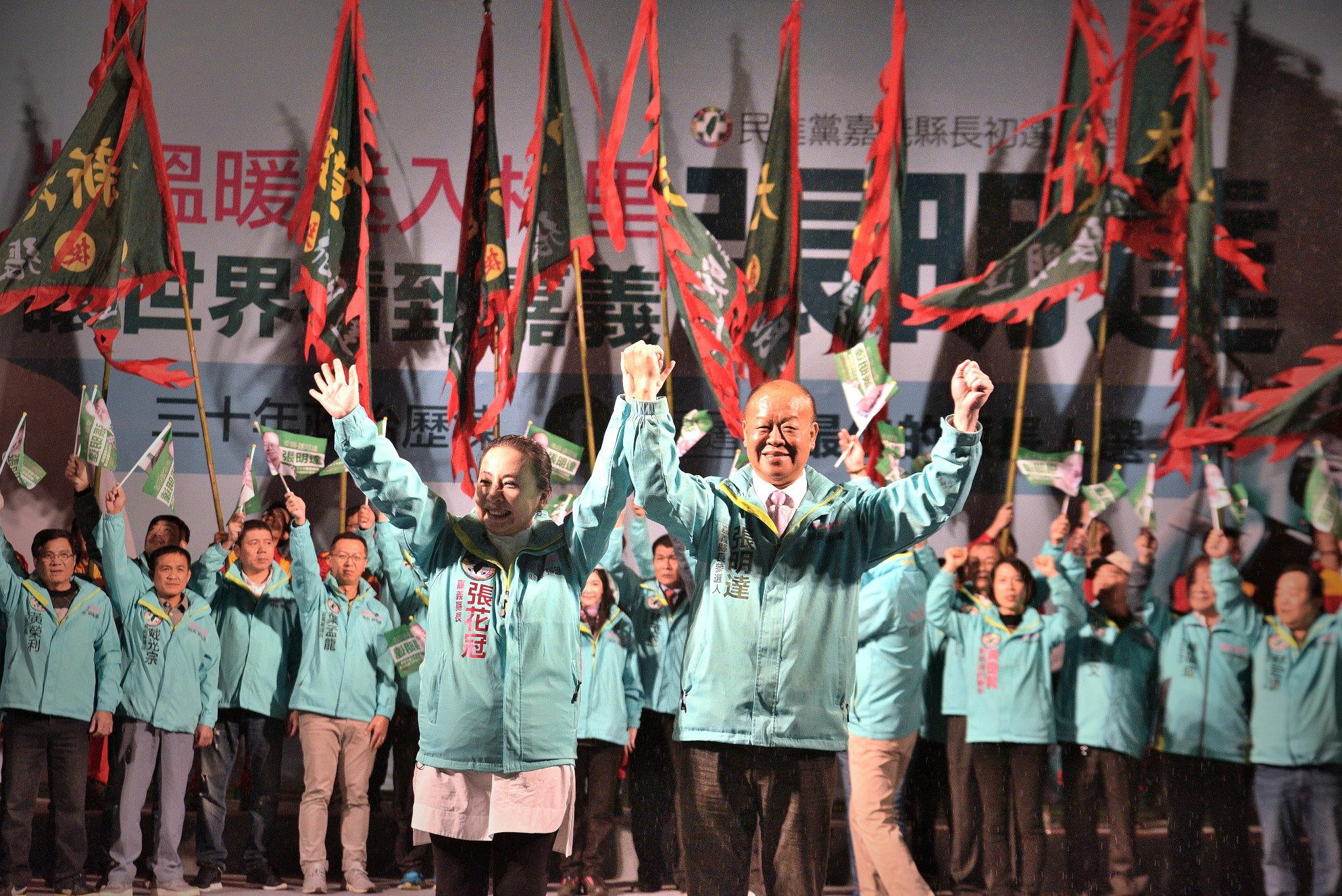 現任嘉義縣議長張明達（右）參加民進黨嘉義縣長初選。（翻攝自臉書）