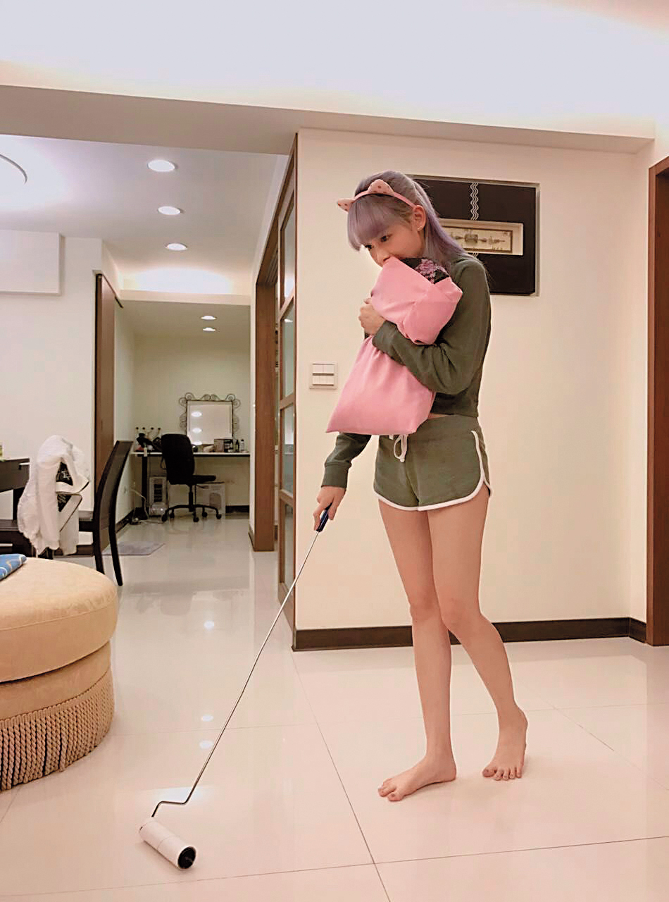 何念兹與四葉草合宿的女生宿舍，住宿規定嚴格，得時時檢查有無落髮，違者得受罰。（Red People提供）