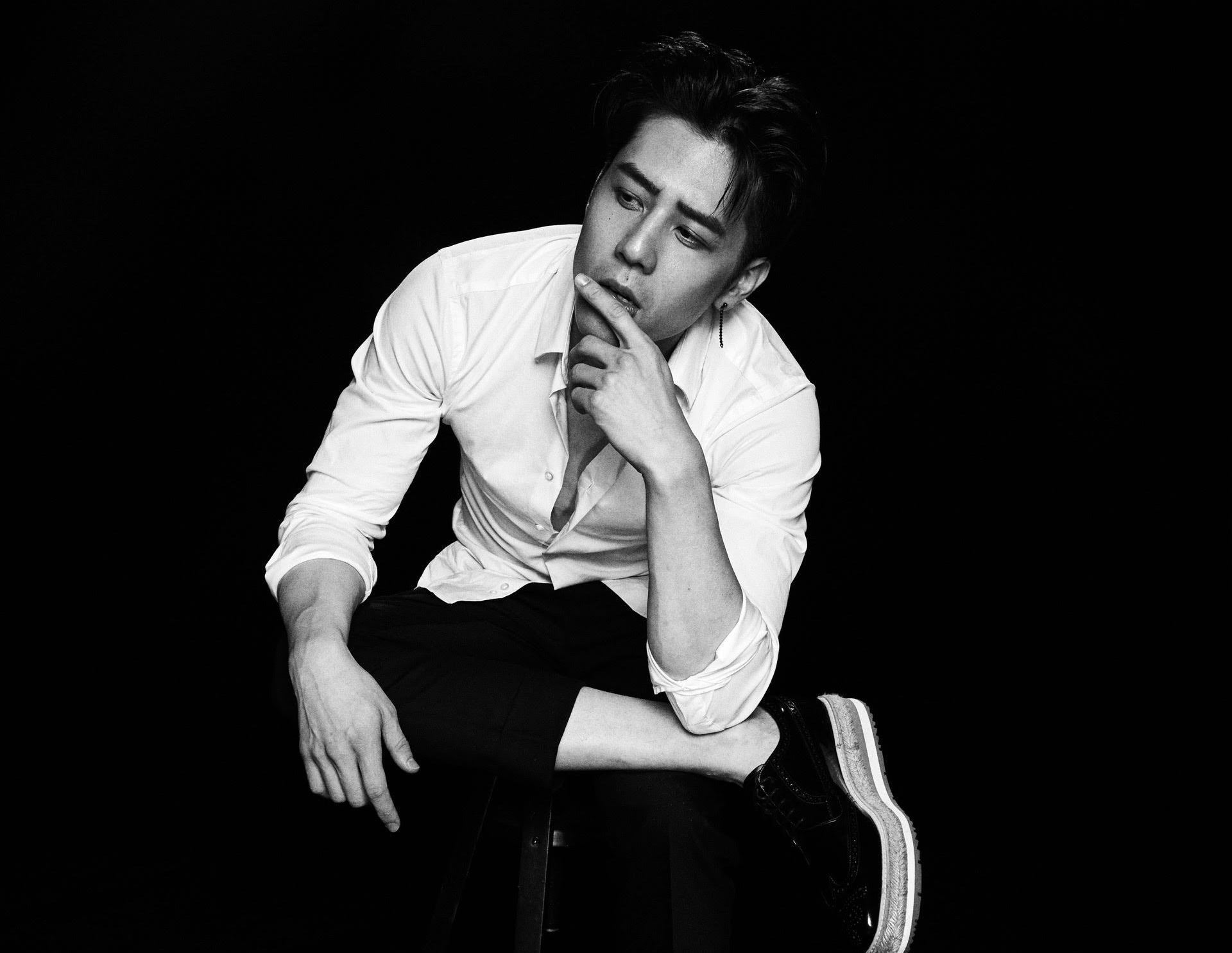 胡宇威身材練得很好，不過微露胸肌還是讓他有點不好意思。（寶麗來國際娛樂提供）