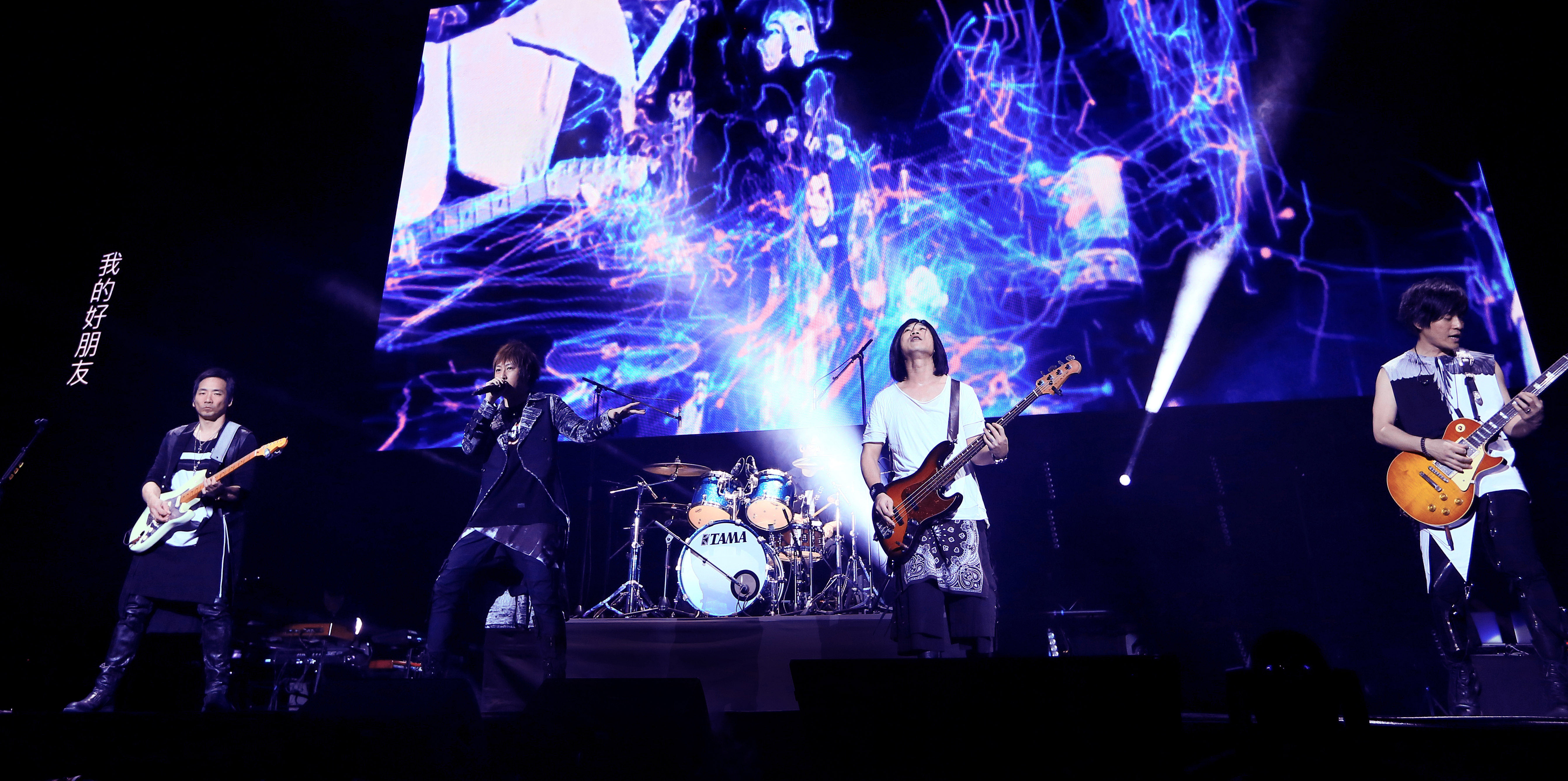 五月天英國倫敦演唱會遇上大雪影響交通，3度加班安可演唱展現誠意。（相信音樂提供）