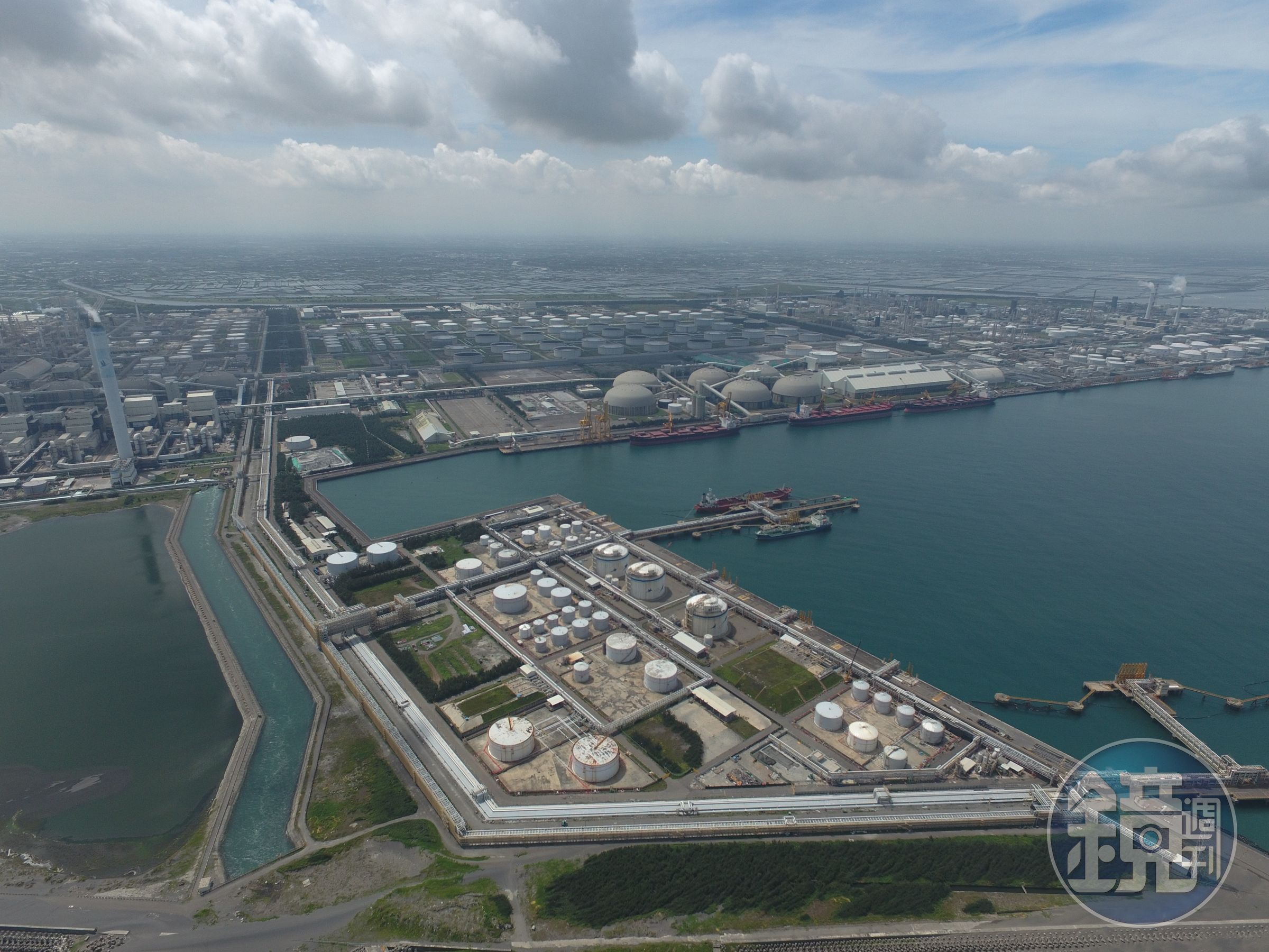 麥寮六輕是台塑在台最大生產基地，多年來投注改善空氣、海洋環保，打造麥寮港為生態港。（台塑提供）