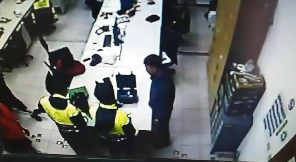 員警懷疑大學生的身分應該不是只有目擊者，請他到派出所作筆錄，他的反覆供詞遭員警識破。（警方提供）