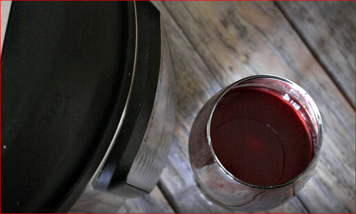 許多網友對快鍋癡迷，自行研發各種食譜，連紅酒都自釀。（截自Food Service官網）