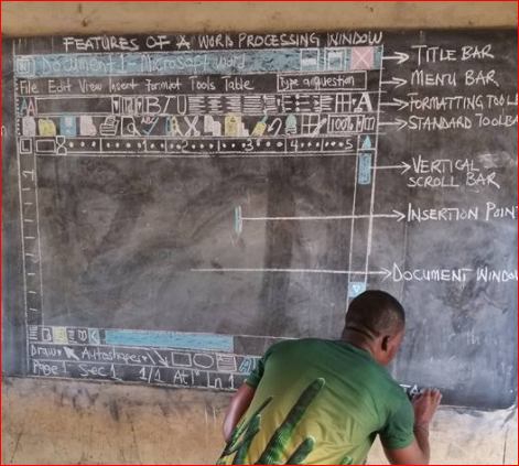 迦納教師Akoto用手繪電腦螢幕的方式來上電腦課。（翻攝自Akoto臉書）