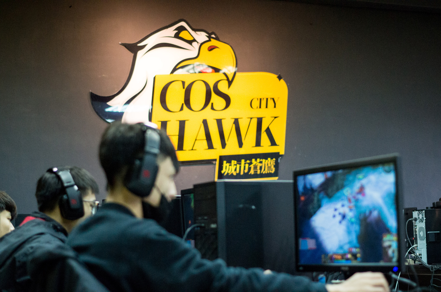 「城市蒼鷹」2016年5月成軍，是校園電競賽事的常勝軍；去年代表台灣前往韓國釜山參加IeSF電競世錦賽。