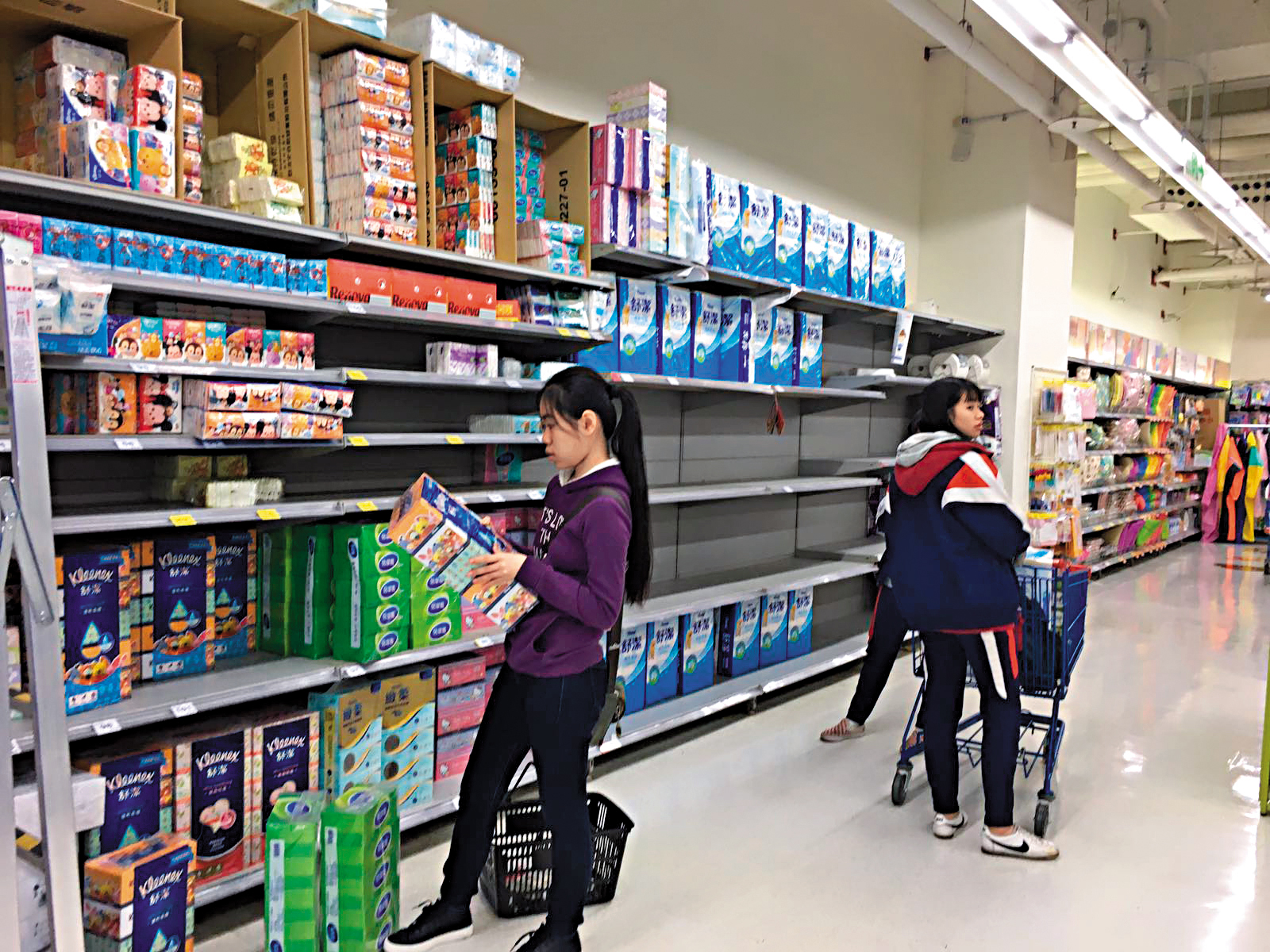 近期的衛生紙之亂，釋出了通膨的訊號，而物價一旦上漲，利率將有調升的壓力。