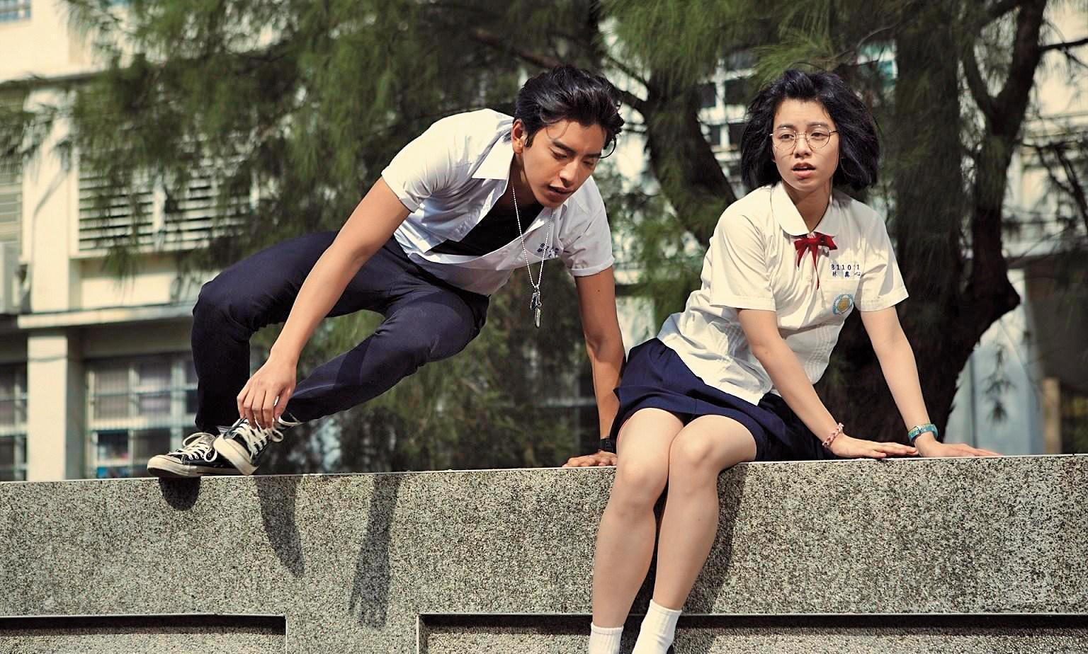 王大陸（左）、宋芸樺主演的電影《我的少女時代》在中國叫好叫座，證明台灣校園題材頗受對岸歡迎。（華聯國際提供）