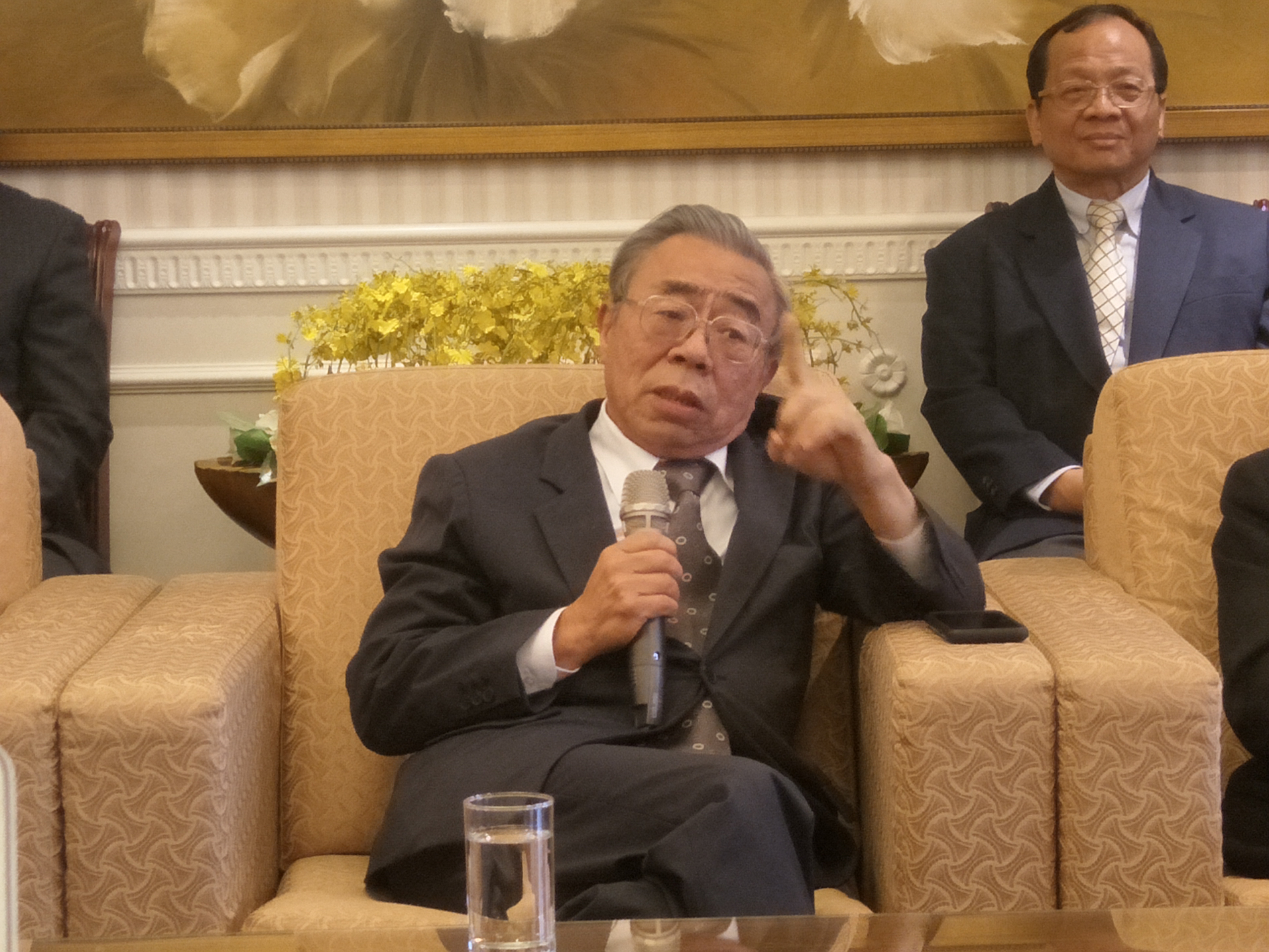 台塑集團總裁王文淵感嘆，台灣環境不利產業發展，讓台塑無法在台灣擴大投資。 