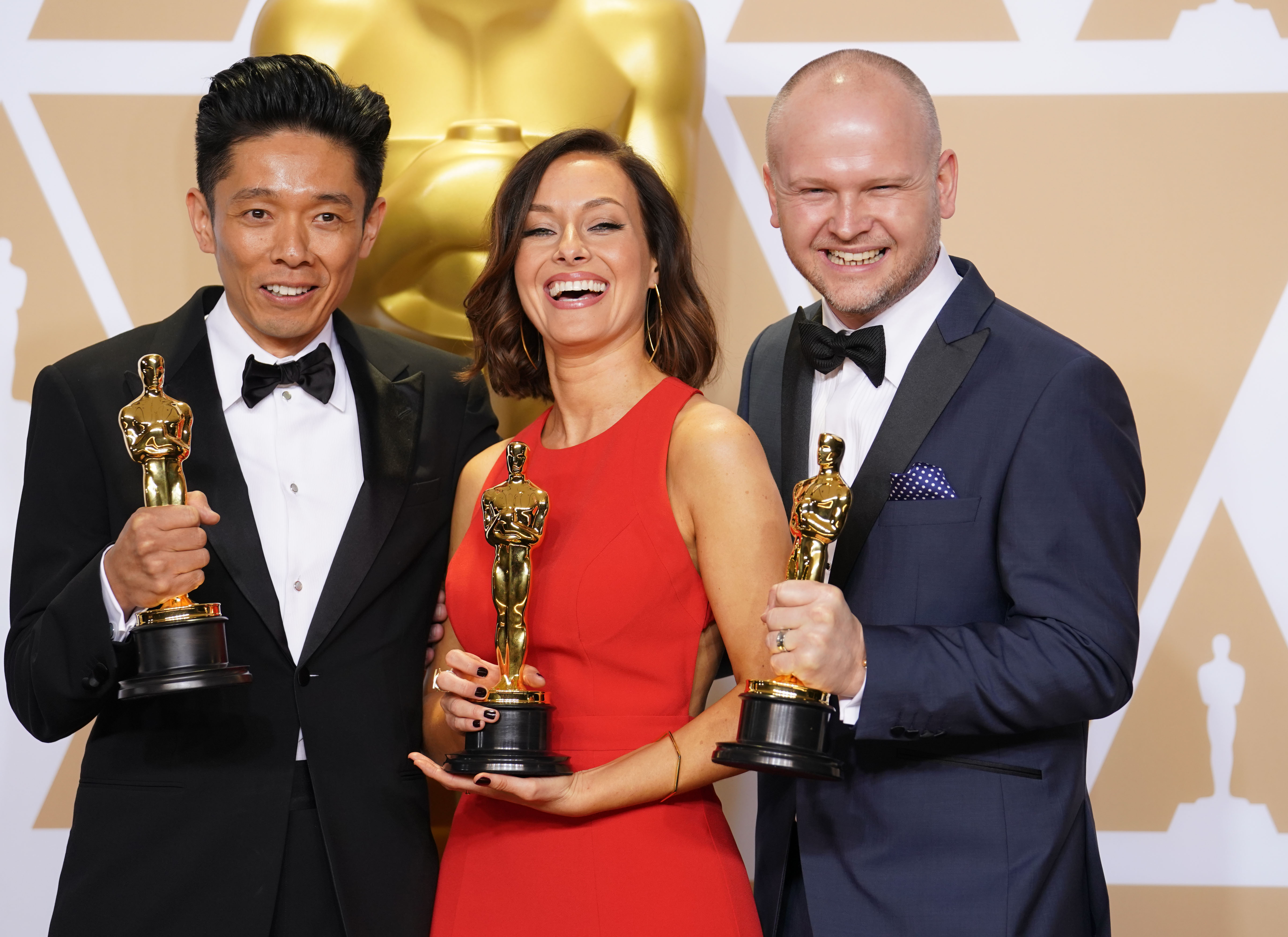 「化妝魔術師」辻一弘（左）以《最黑暗的時刻》榮獲奧斯卡最佳梳化獎。（東方IC）