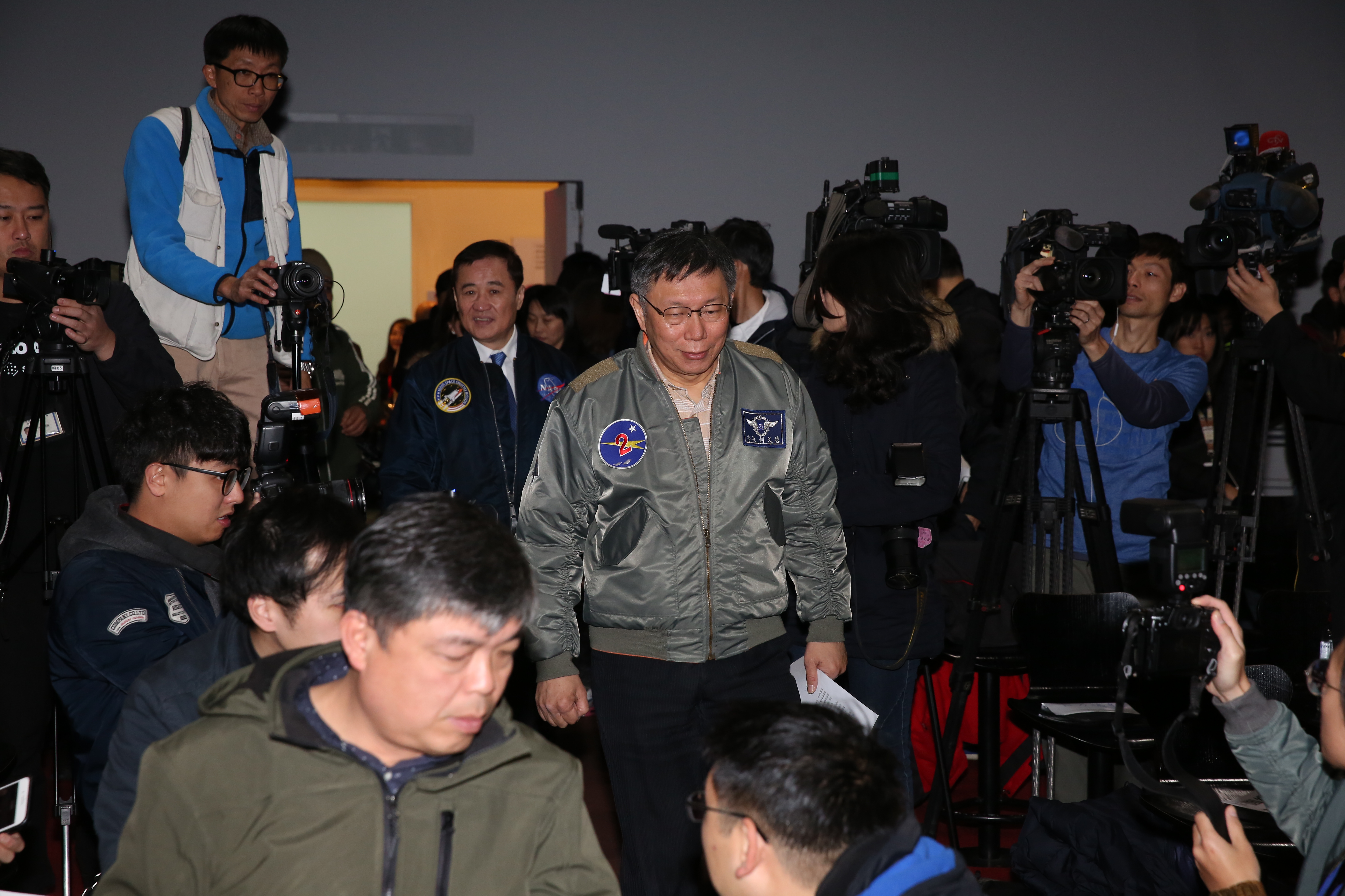 有藍營議員建議市黨部，可讓邱或其它強棒採「柯P模式」進行二階段民調整合，最後被否決。