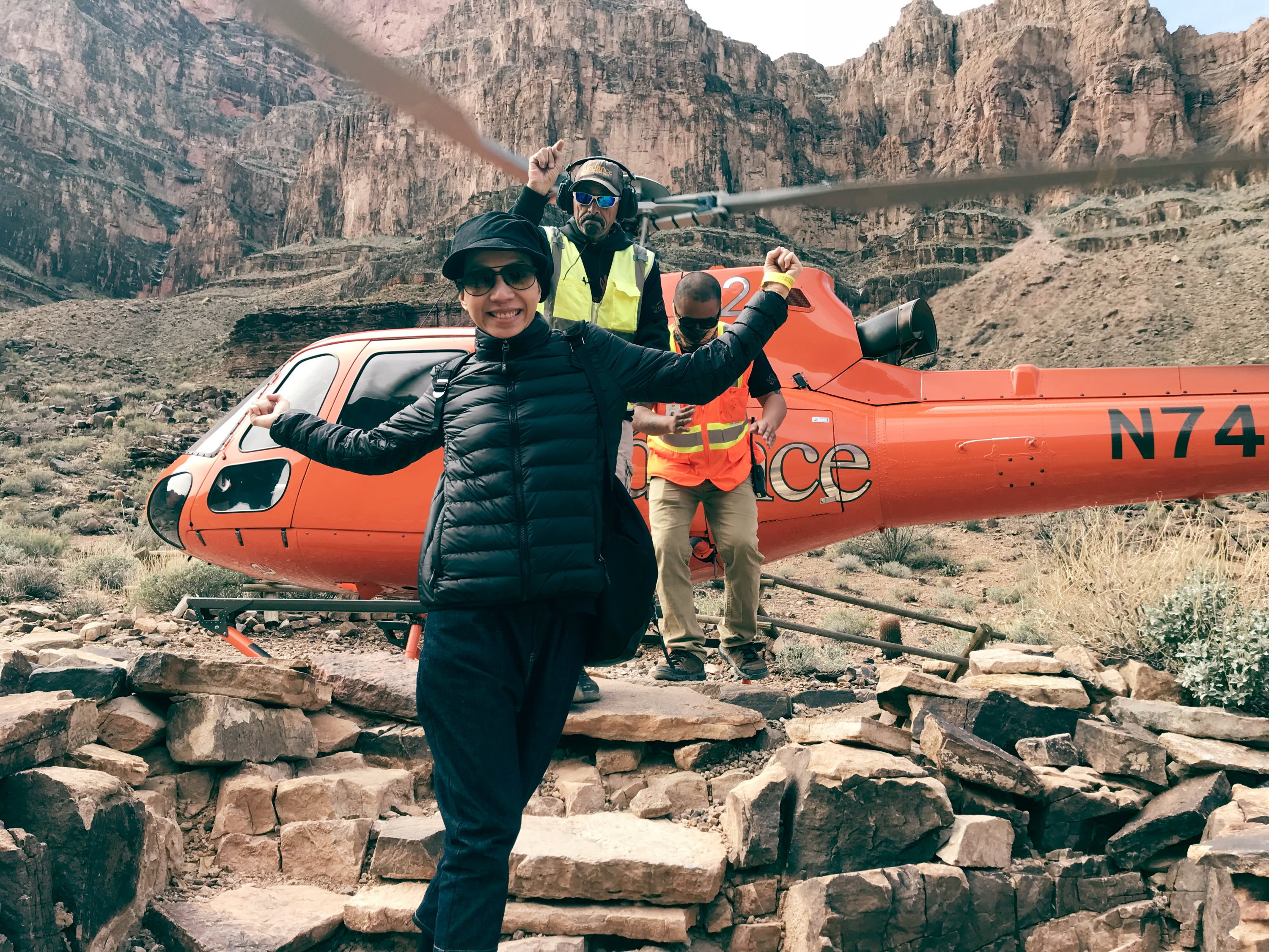 趁著賭城作秀期間，萬芳順便在美國旅遊，乘船、搭直升機樣樣都來，大膽嘗試新鮮事。（原點概念提供）