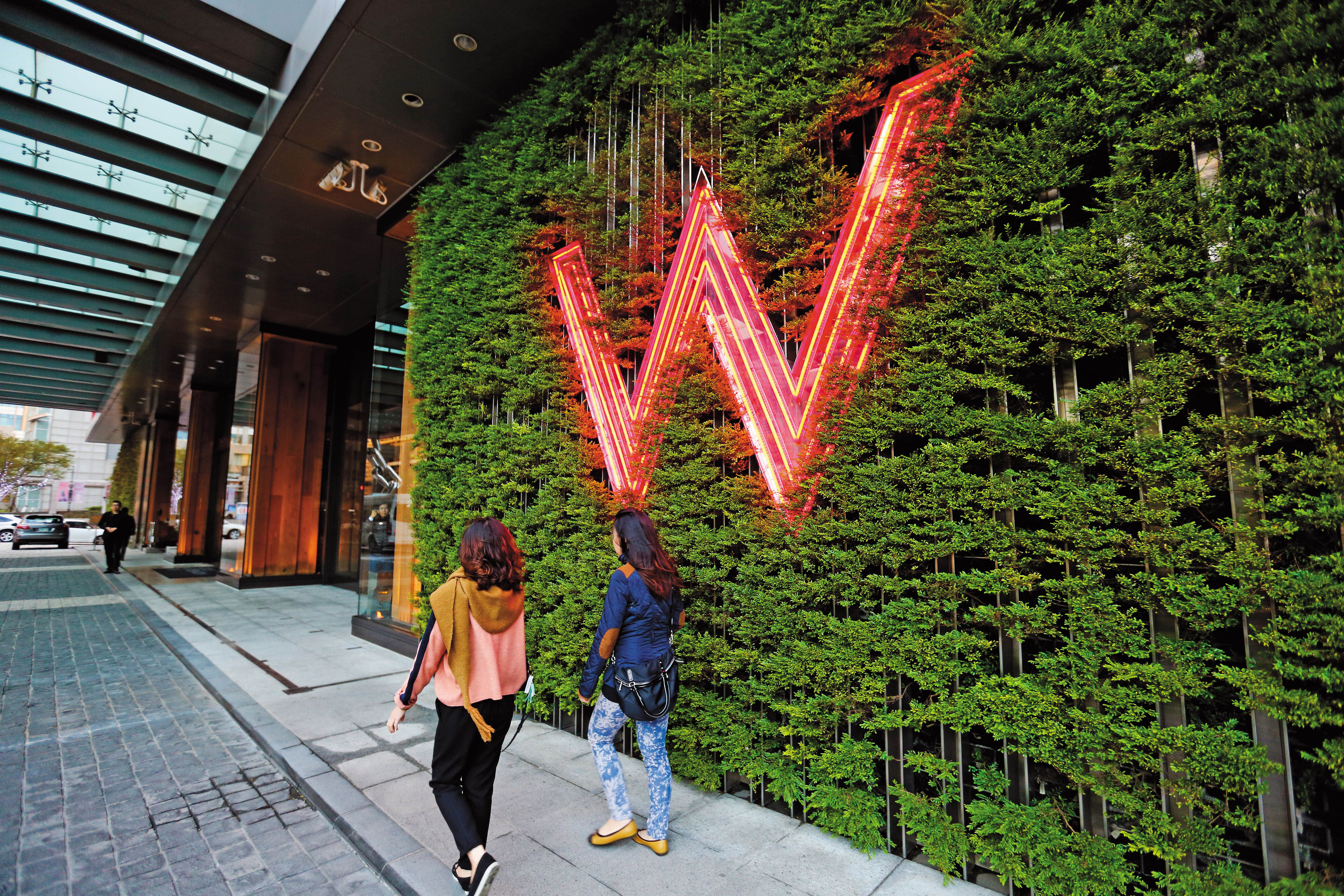 台北W飯店的2502號房，是土豪哥毒趴命案現場。