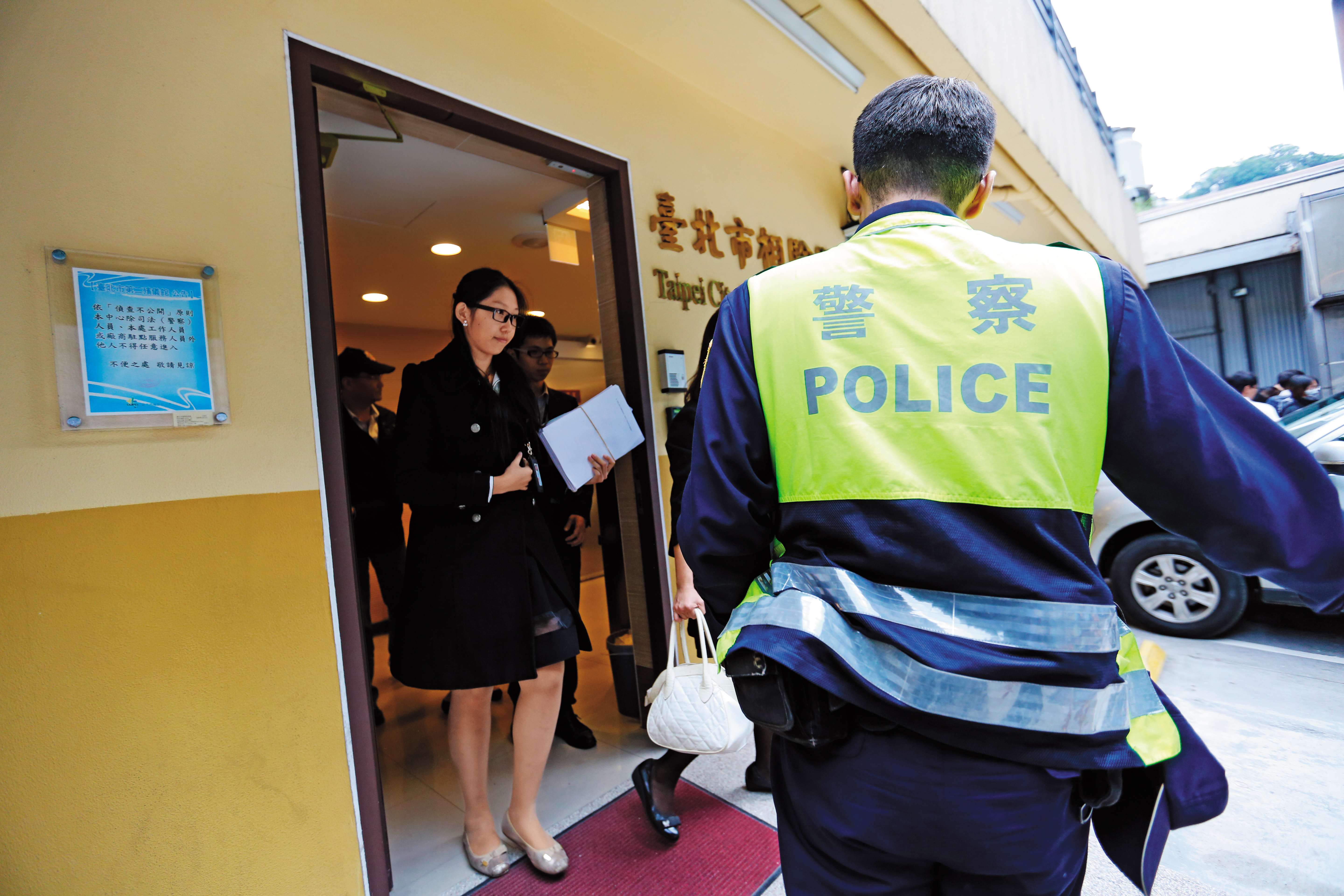 W飯店命案承辦檢察官許文琪對郭姓小模驗屍，發現死者體內有9種毒品。