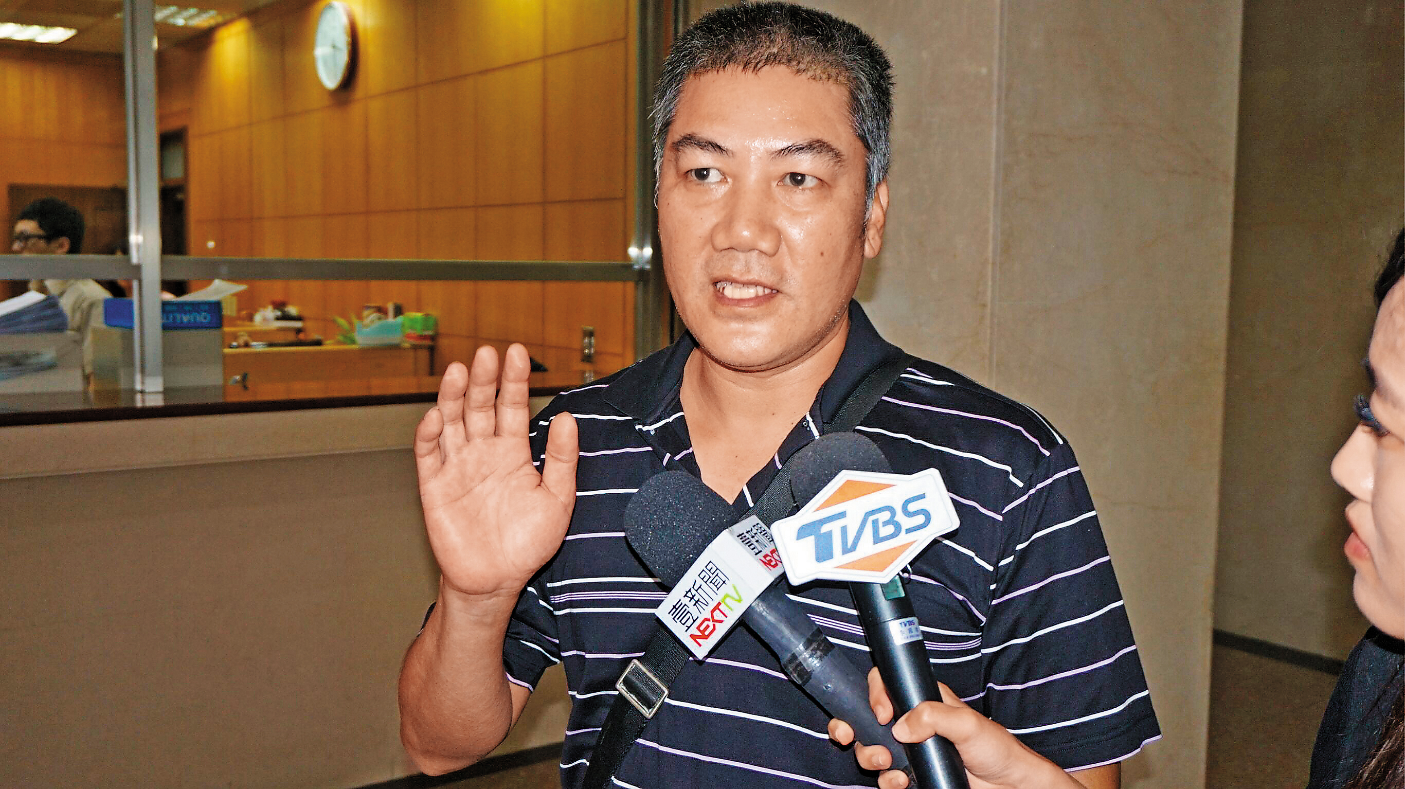 郭姓小模參加W飯店毒趴後死亡，她爸爸向土豪哥求償2,500萬餘元，指責土豪哥無悔意。