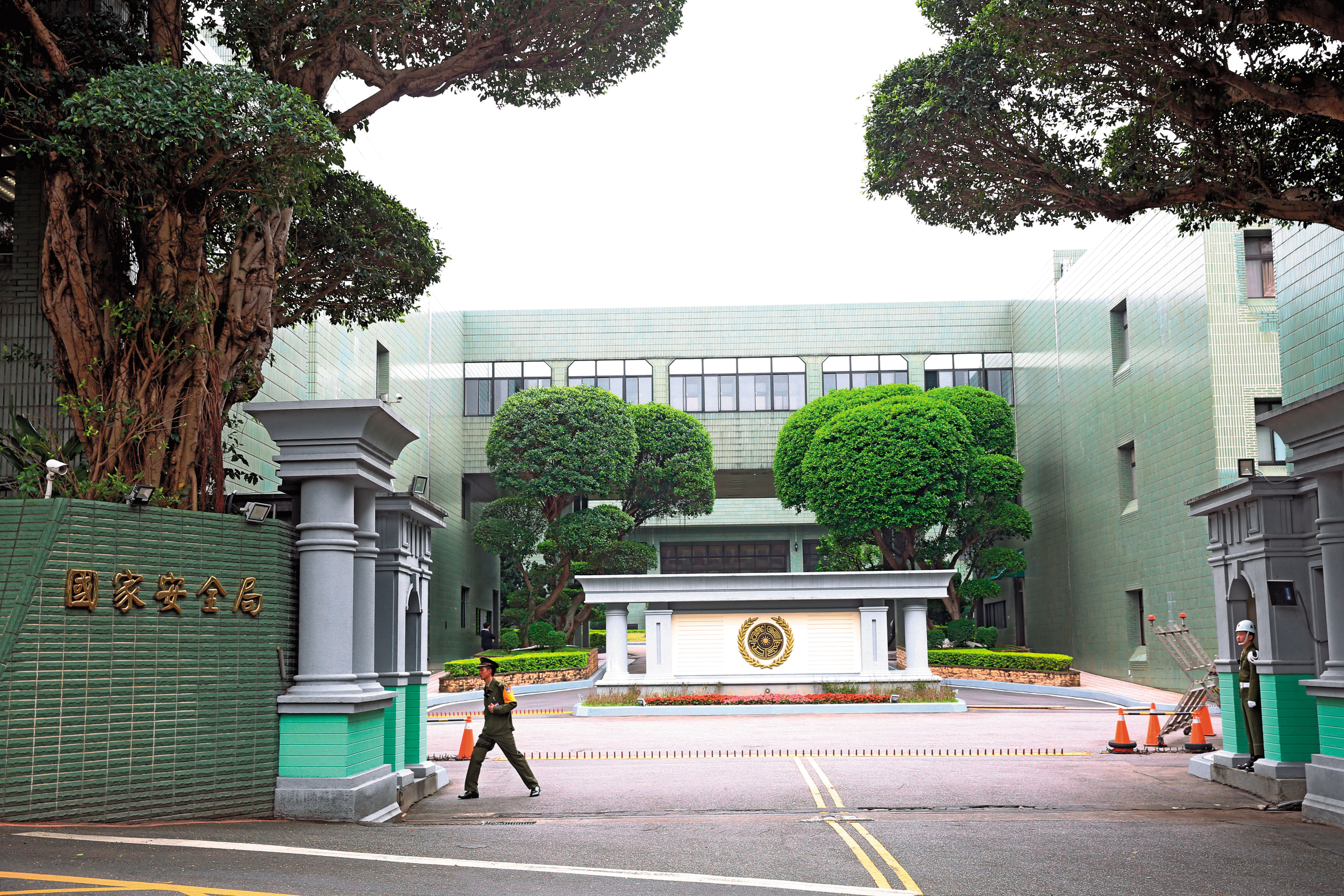 檢、警、憲調正過濾釐清我國安和軍情等單位是否遭到共諜滲透。