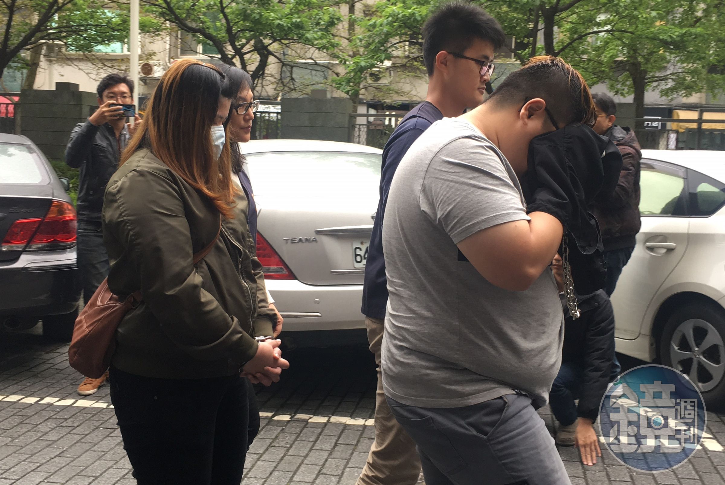警方訊後將梁姓夫妻檔和嚴嫌依詐欺罪送辦。