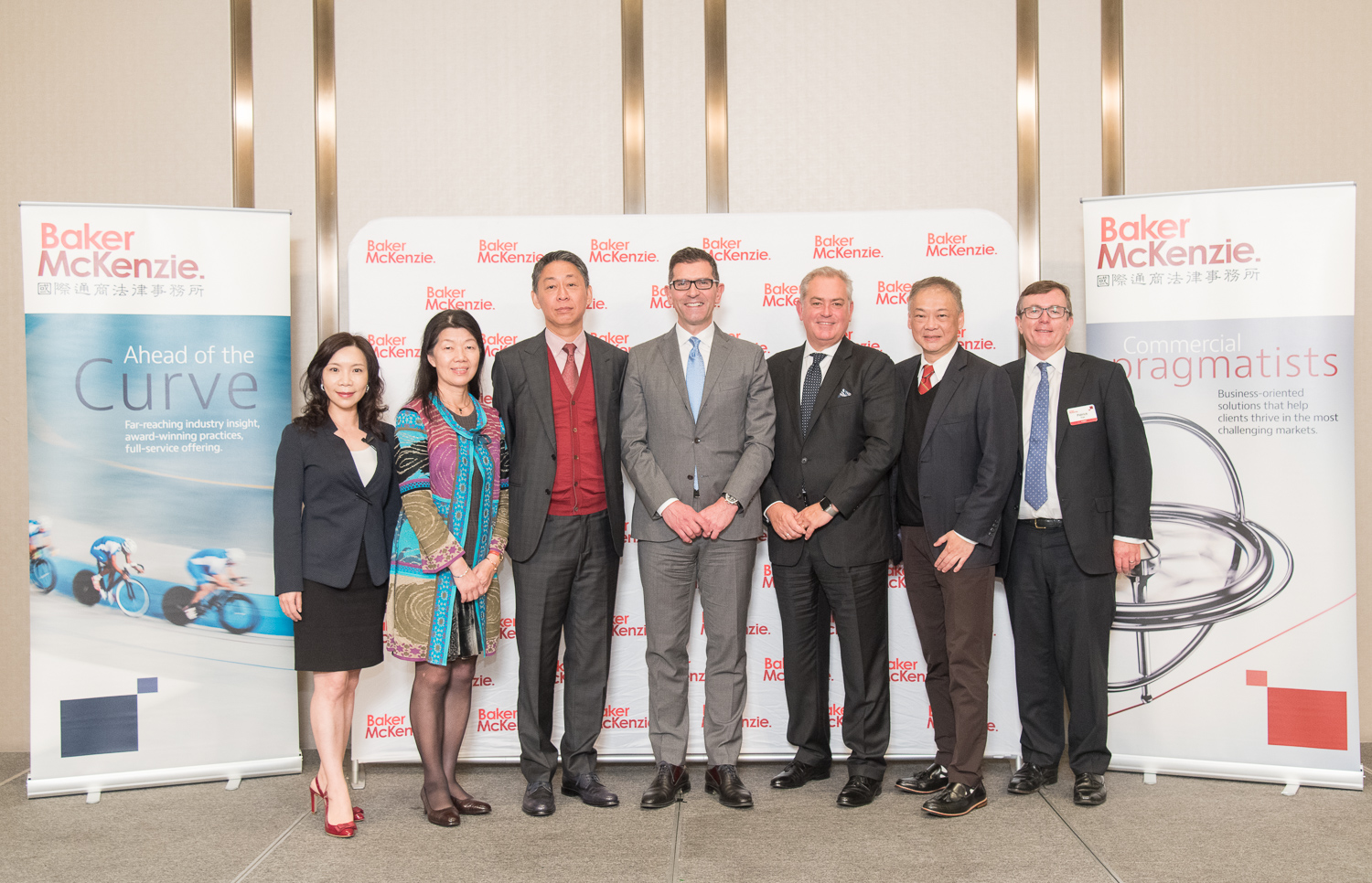 國際通商法律事務所全球主席羅林森(Paul Rawlinson)看好未來兩年併購交易和IPO總交易量。(國際通商法律事務所提供)