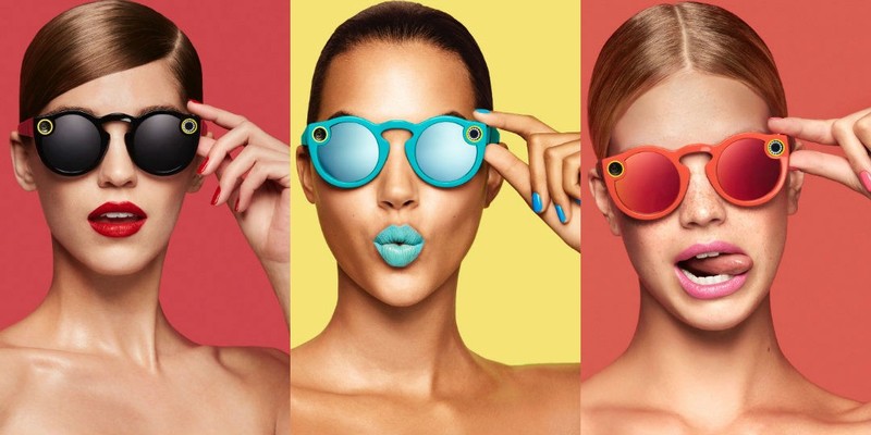 Snapchat Spectacles 風靡一時，在美國剛推出時排隊盛況可比 iPhone ，但因功能簡單到有些雞肋，半數消費者在購買 Spectacles 後一個月便不再使用，商品後續購買力低，拖垮 Snapchat 財務。