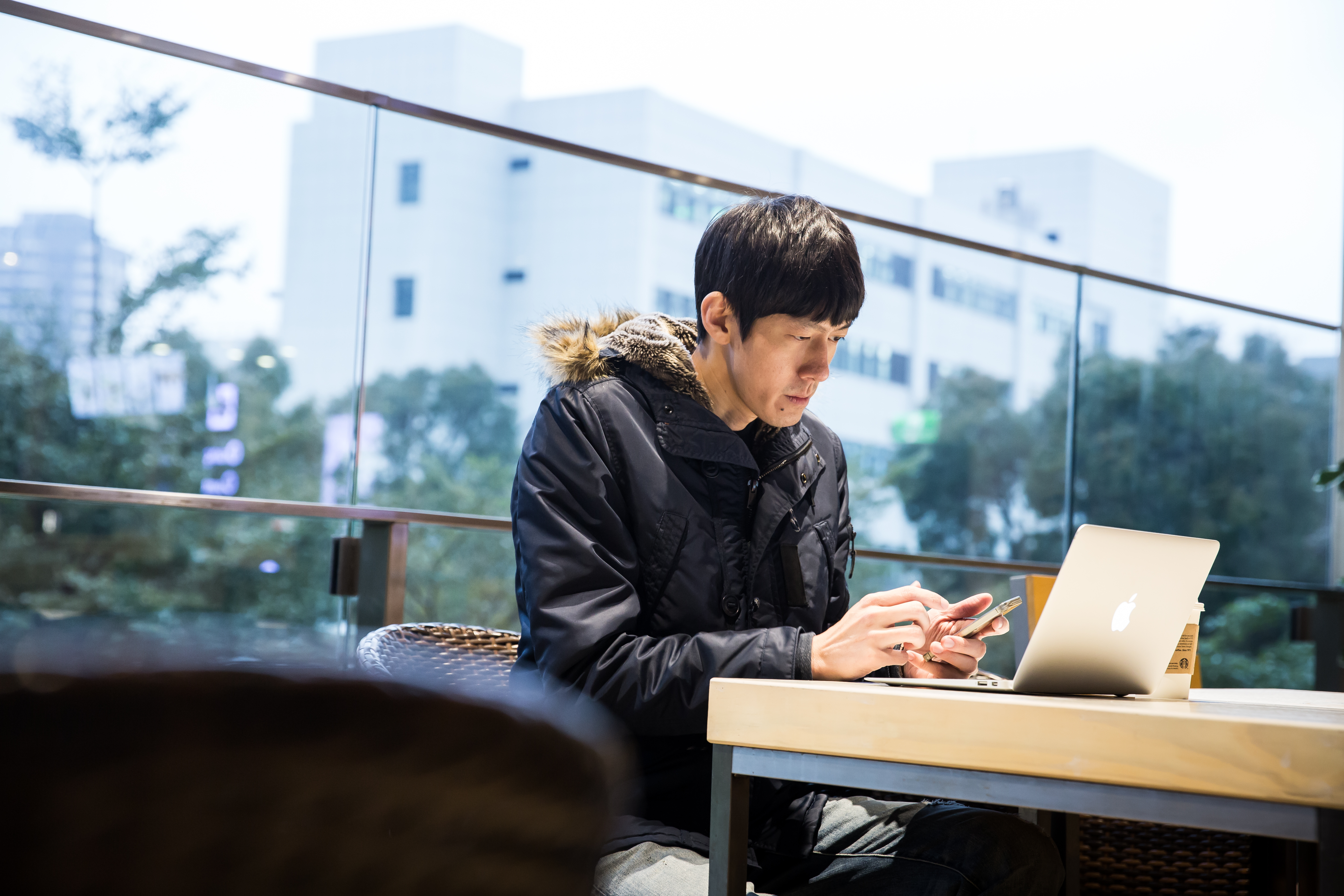 小學數學曾經只考6分，自言算術很爛的陳喬泓，現在卻透過10個財務指標算出成長股的合理股價，獲利翻倍。