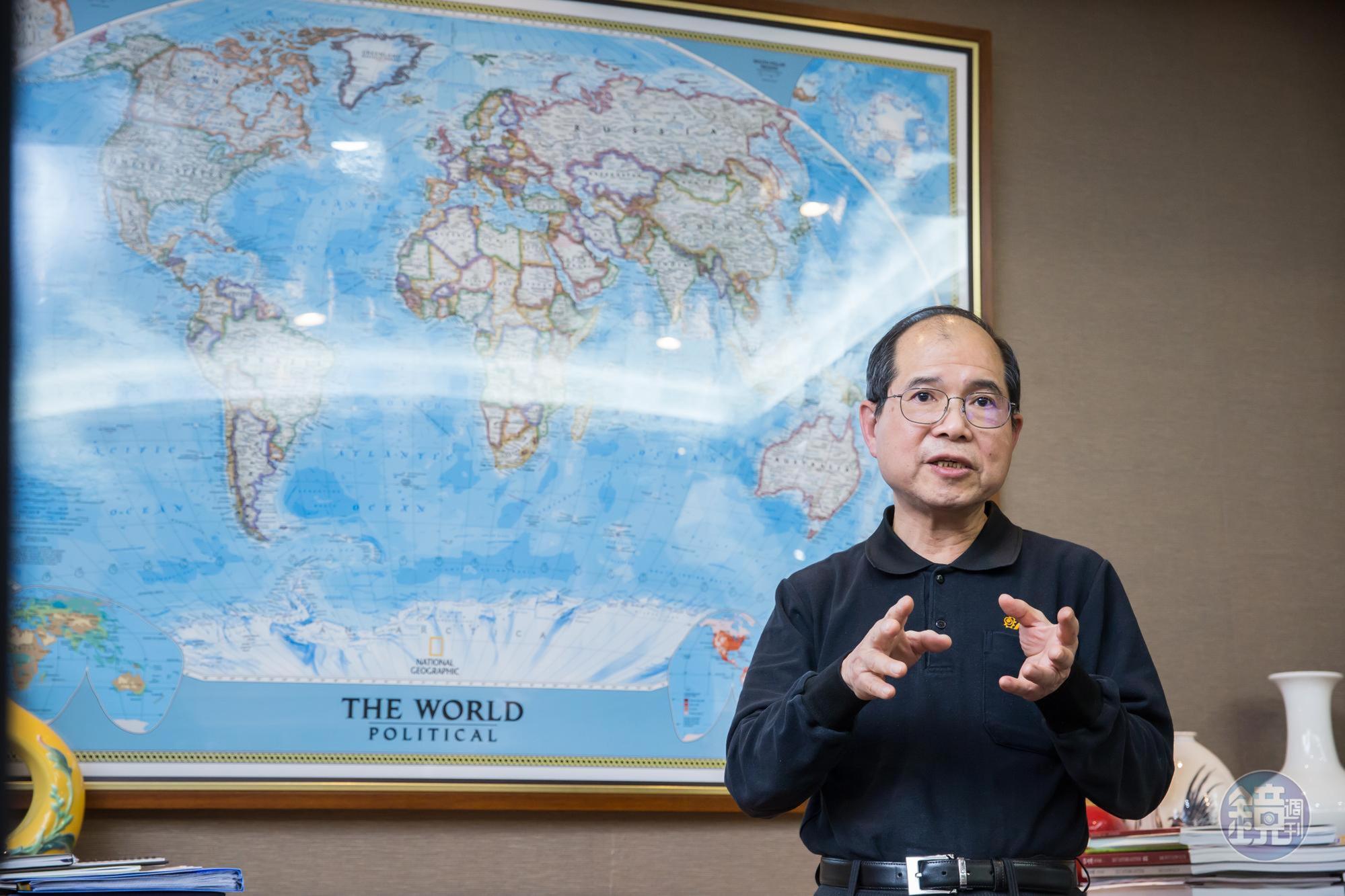 歐陽禹辦公室裡掛著世界地圖,他以此勉勵自己,遲早要將安口的機器,賣到所有國家。