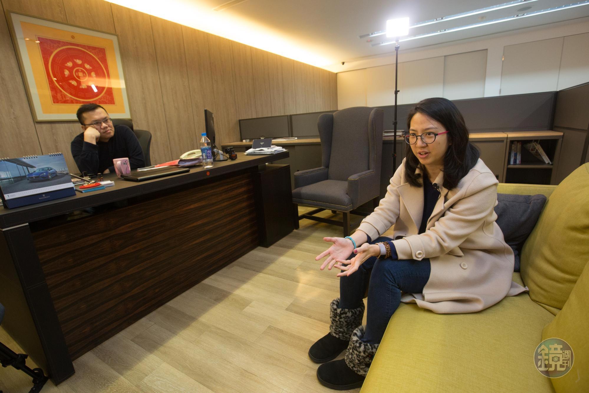 鄭家喻（右）欣賞另一半認真踏實努力的一面，2人愛情長跑5年才開花結果。