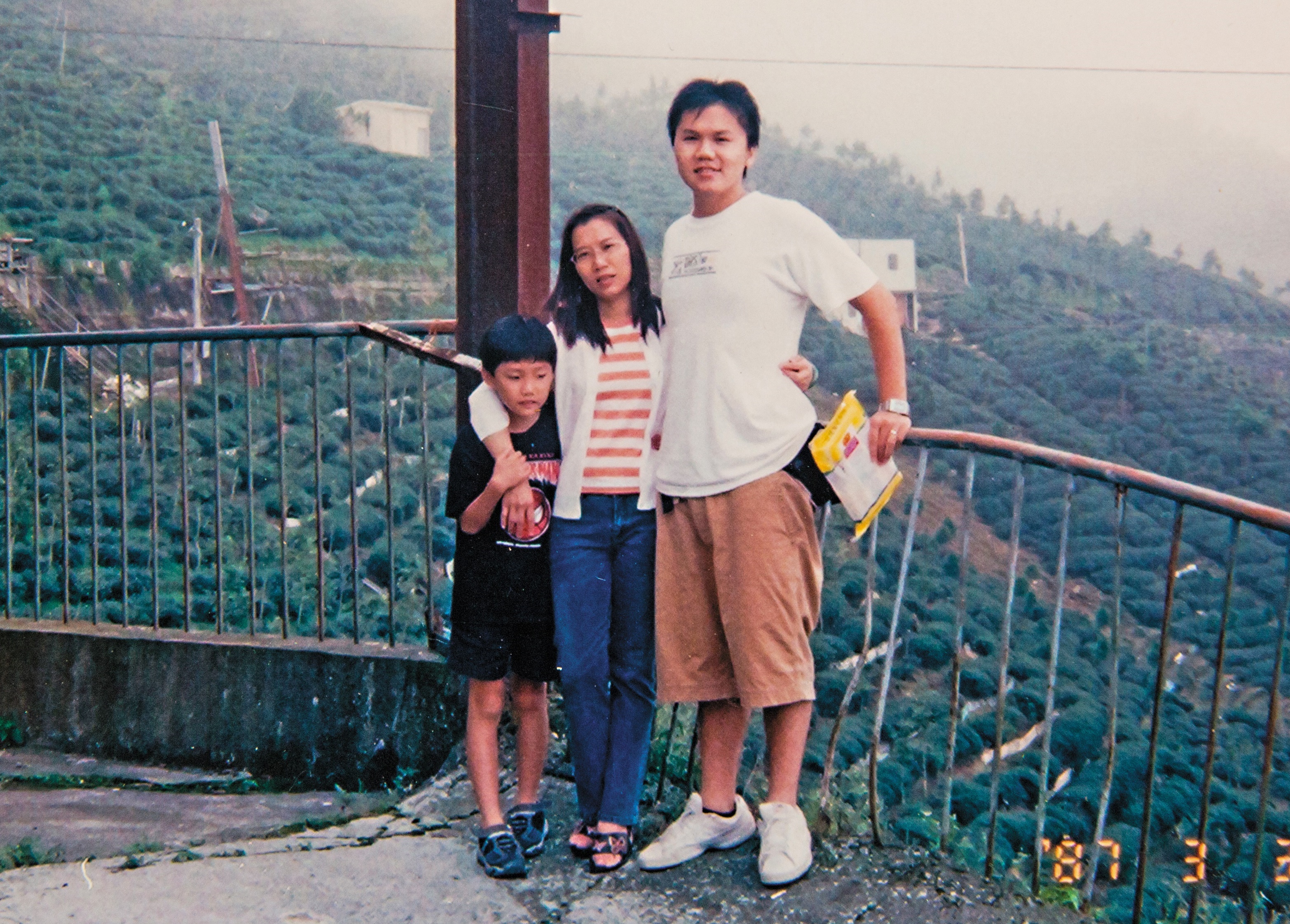 黃意惠（中）育有3子1女，長子李宥宏（右）從小學業表現佳，讓小弟崇拜不已。