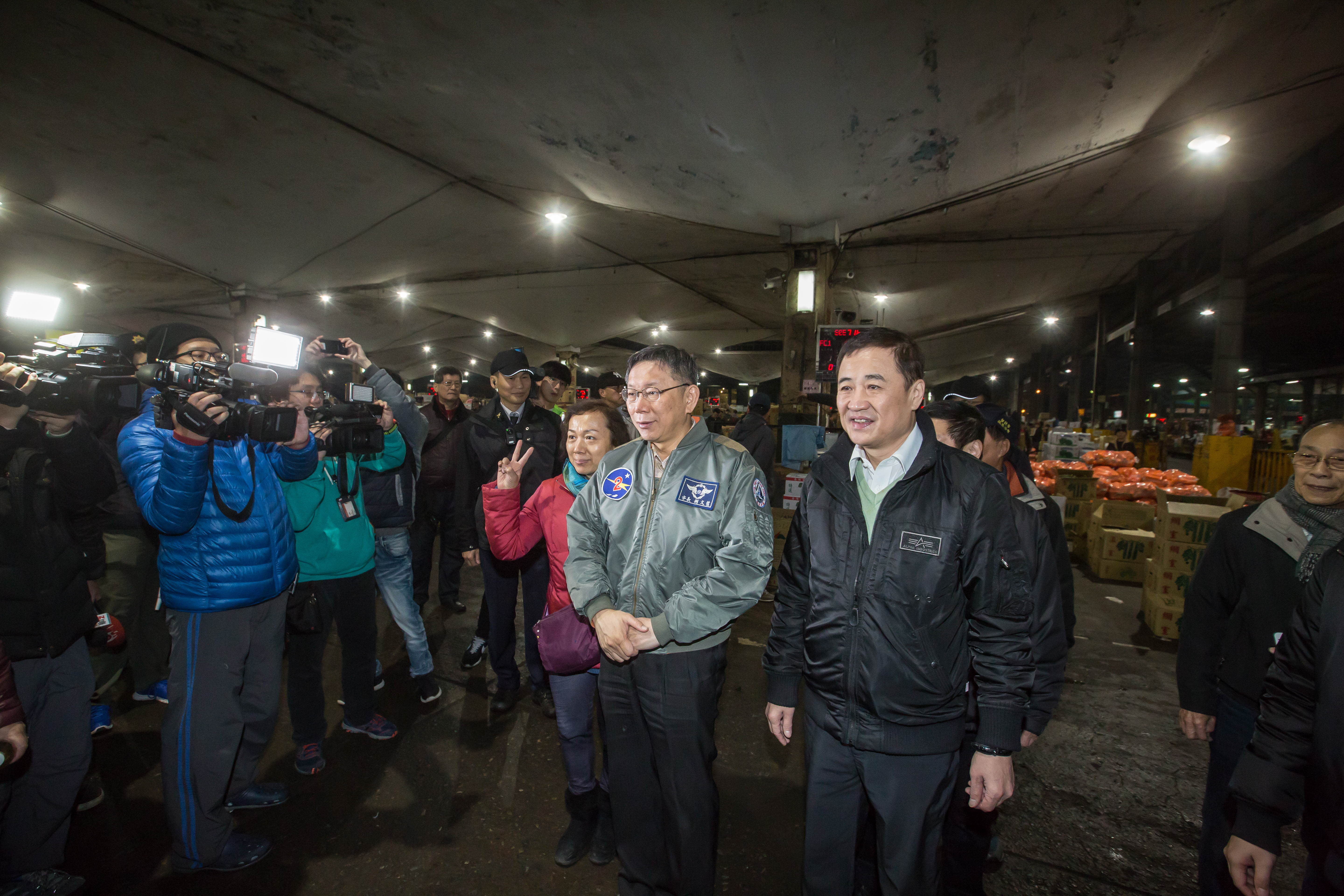 台北市長柯文哲也為北農連休引發風暴向中央喊話。