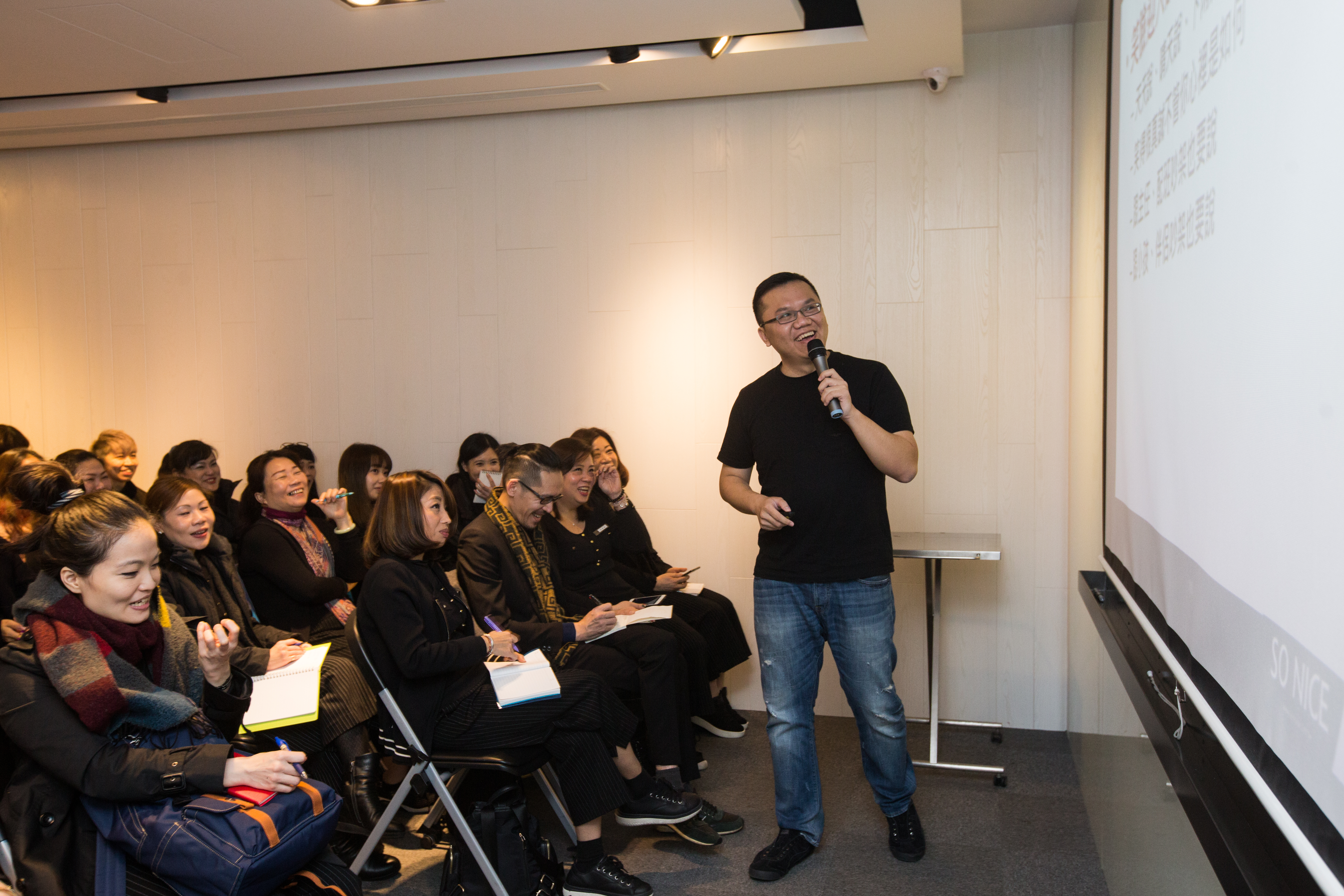 李宥宏重視員工教育訓練，他接手父親的事業後，每年親自主持4次教育訓練，鼓舞員工士氣。