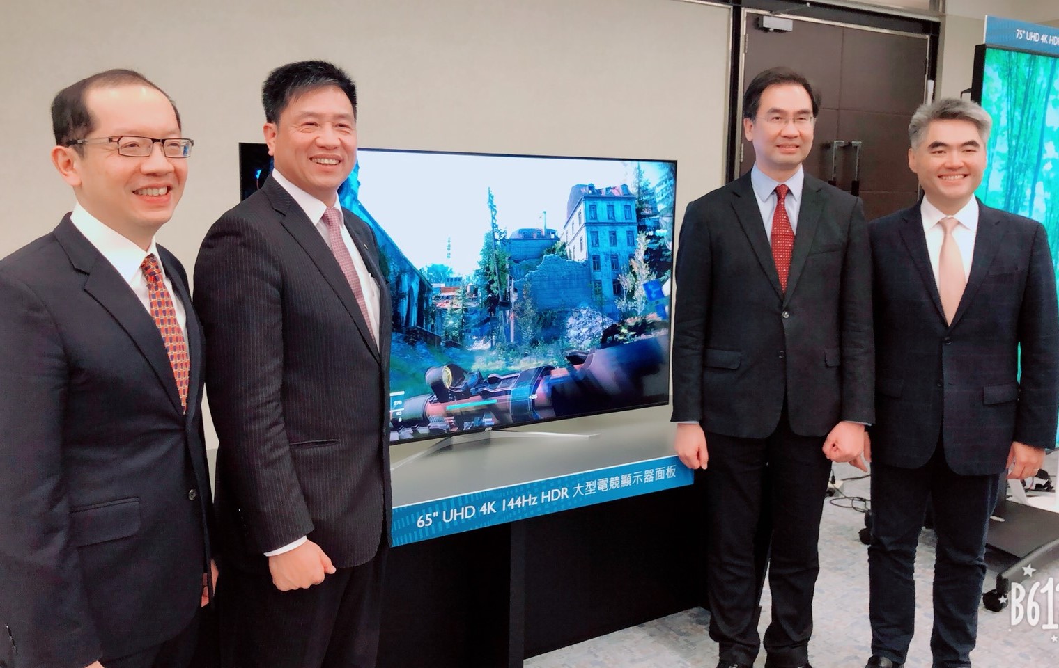 友達的管理實力，最讓彭双浪（左2）自豪。