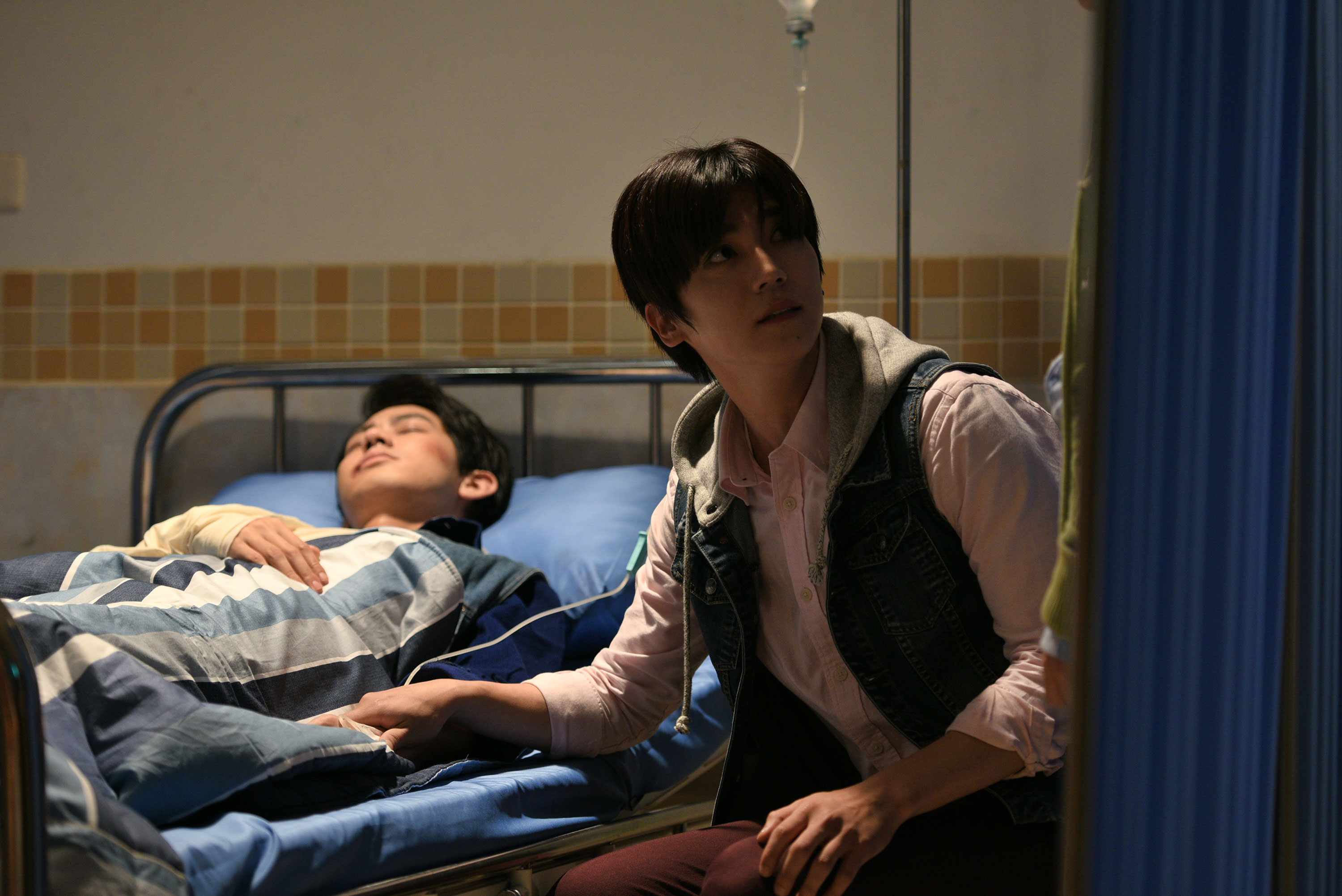 李玉璽（左）與畢書盡（右）師兄弟歌而優則演，在新片《有一種喜歡》演出高中校草。（星泰提供）