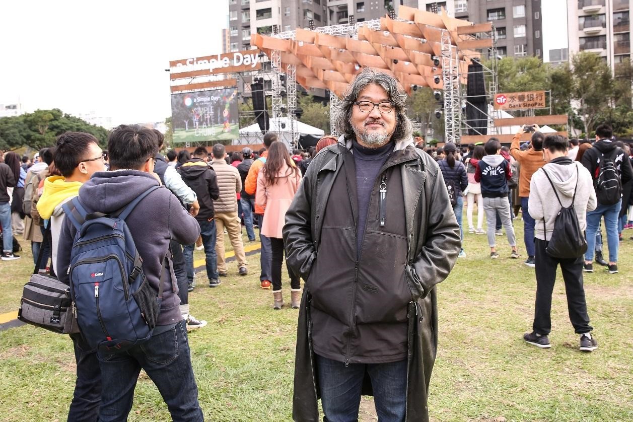 張培仁建立「StreetVoice街聲」網路互動社群平台，從中挑選重點推廣的對象，登上簡單生活節舞台演出。