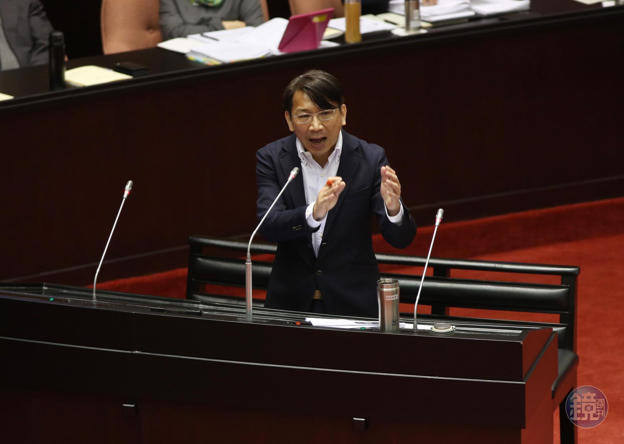 時代力量立委徐永明上週五曾針對最低工資法何時立法，質詢行政院長賴清德。