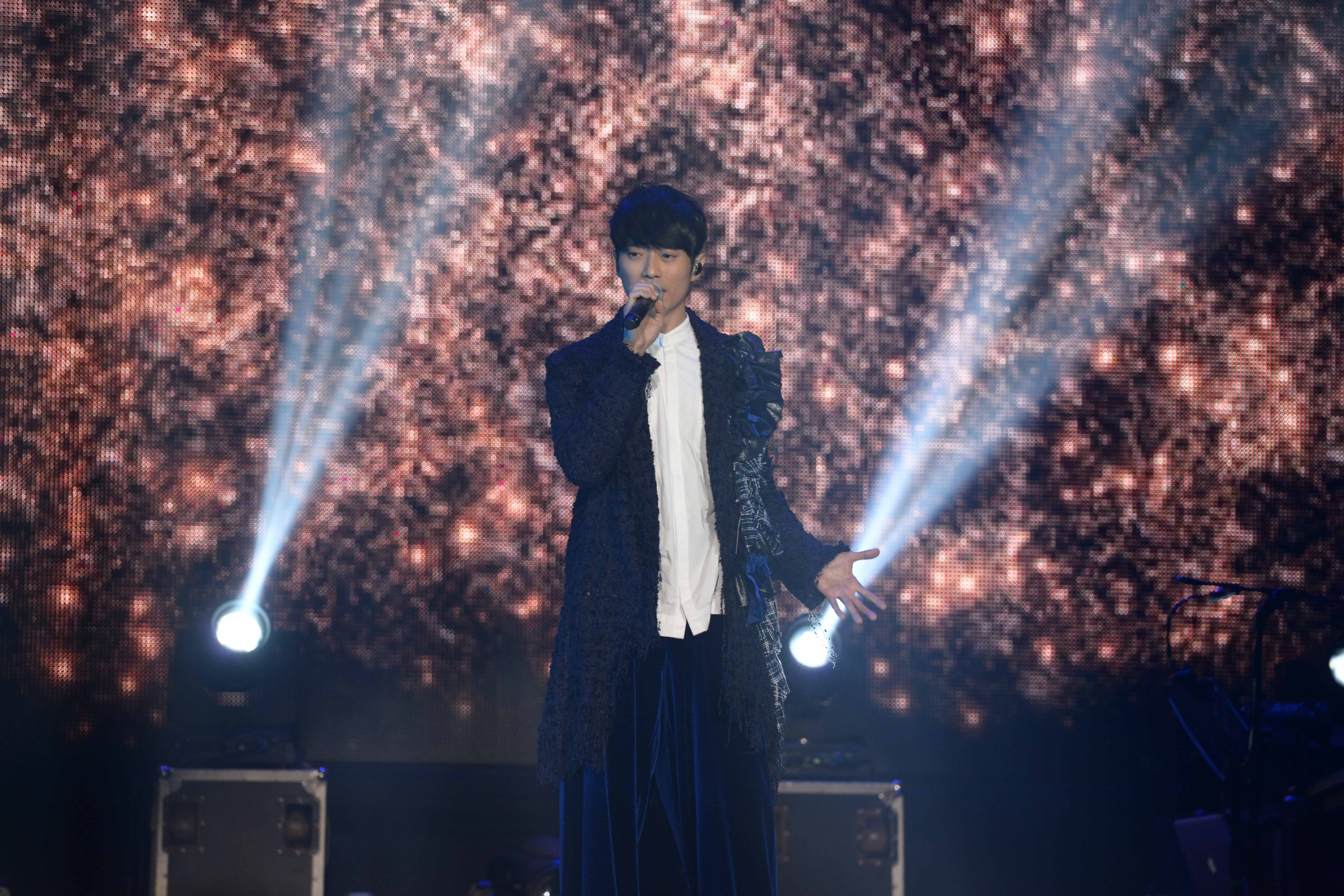 好久不見的張棟樑除了開演唱會，也終於推出新歌讓粉絲望眼欲穿。