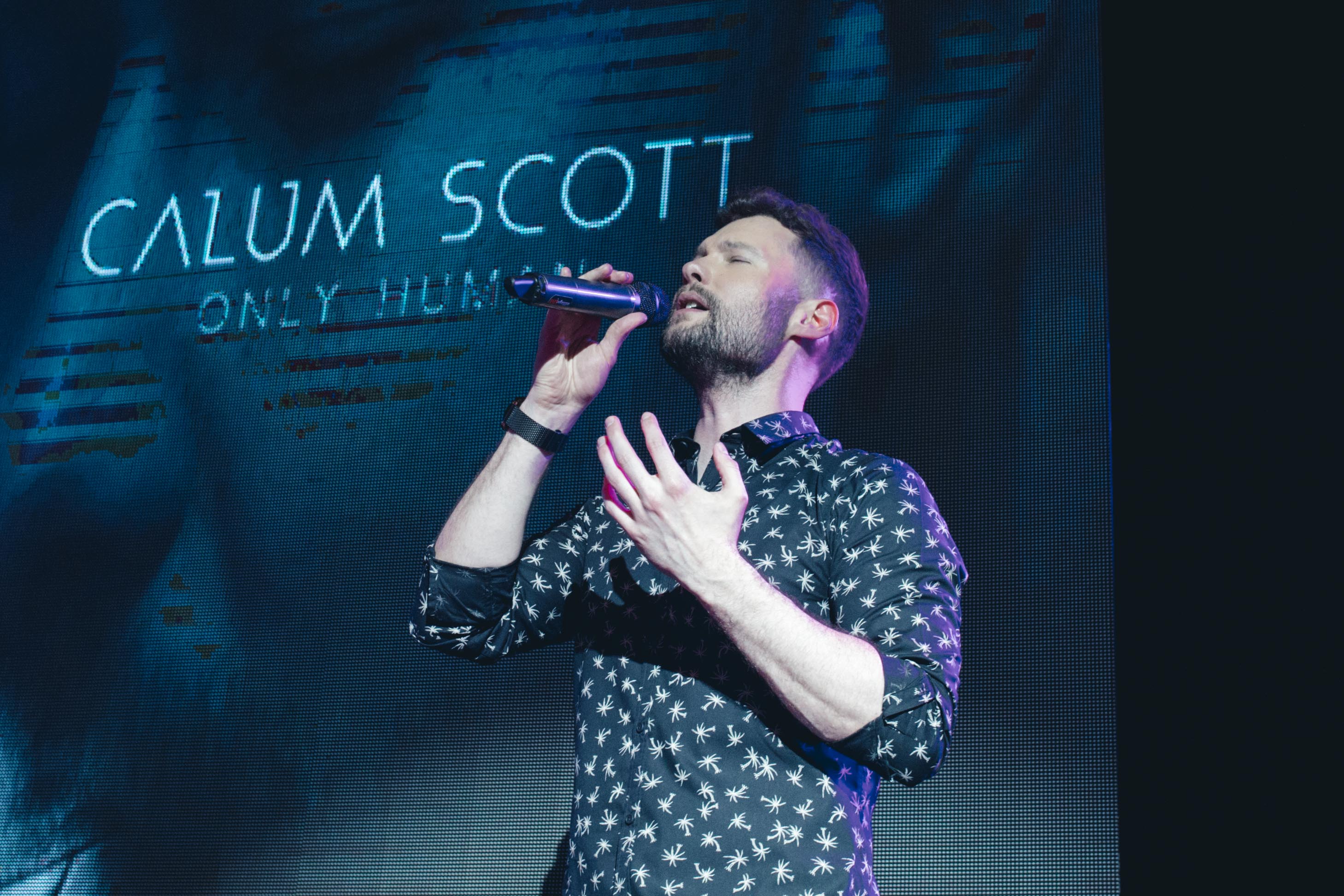 卡倫史考特2015年參加英國選秀節目爆紅，如今推出個人首張專輯就成績不俗。（環球提供）