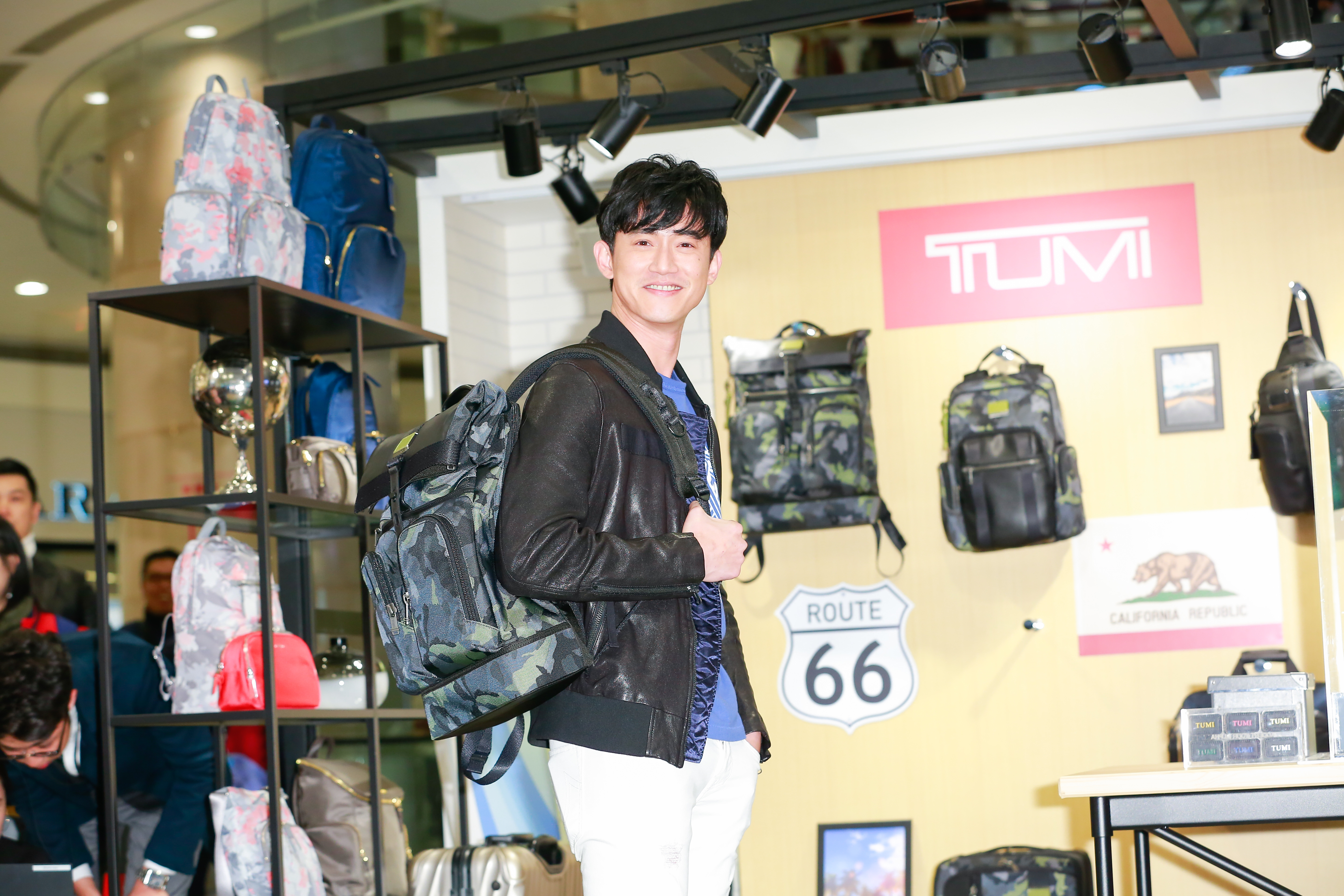 吳慷仁以一頭新剪的髮型現身時尚精品TUMI新品發表會。