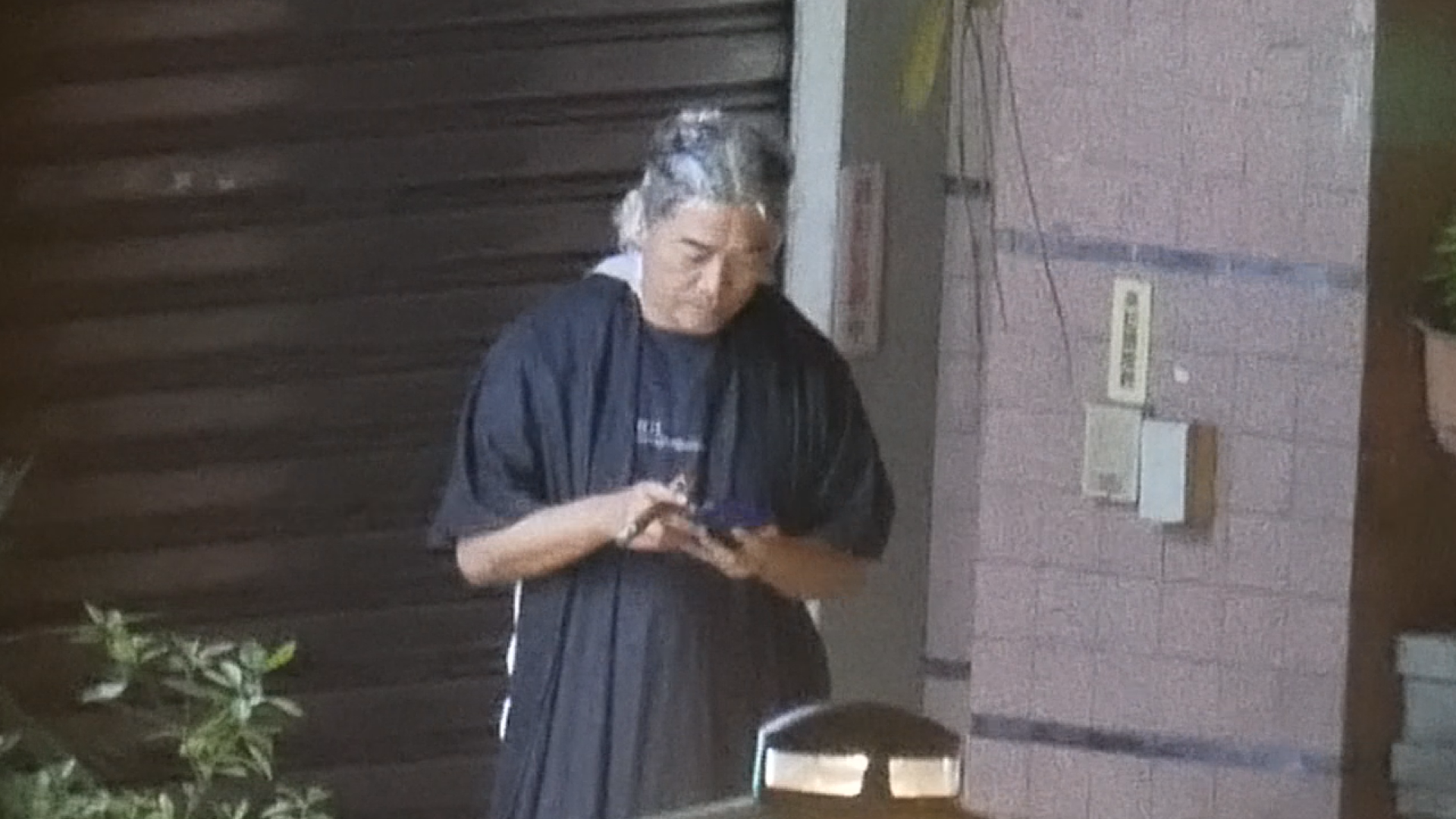 【獨家有片神新聞】少林功夫好ㄝ　吳宗憲頭戴保鮮膜路邊站