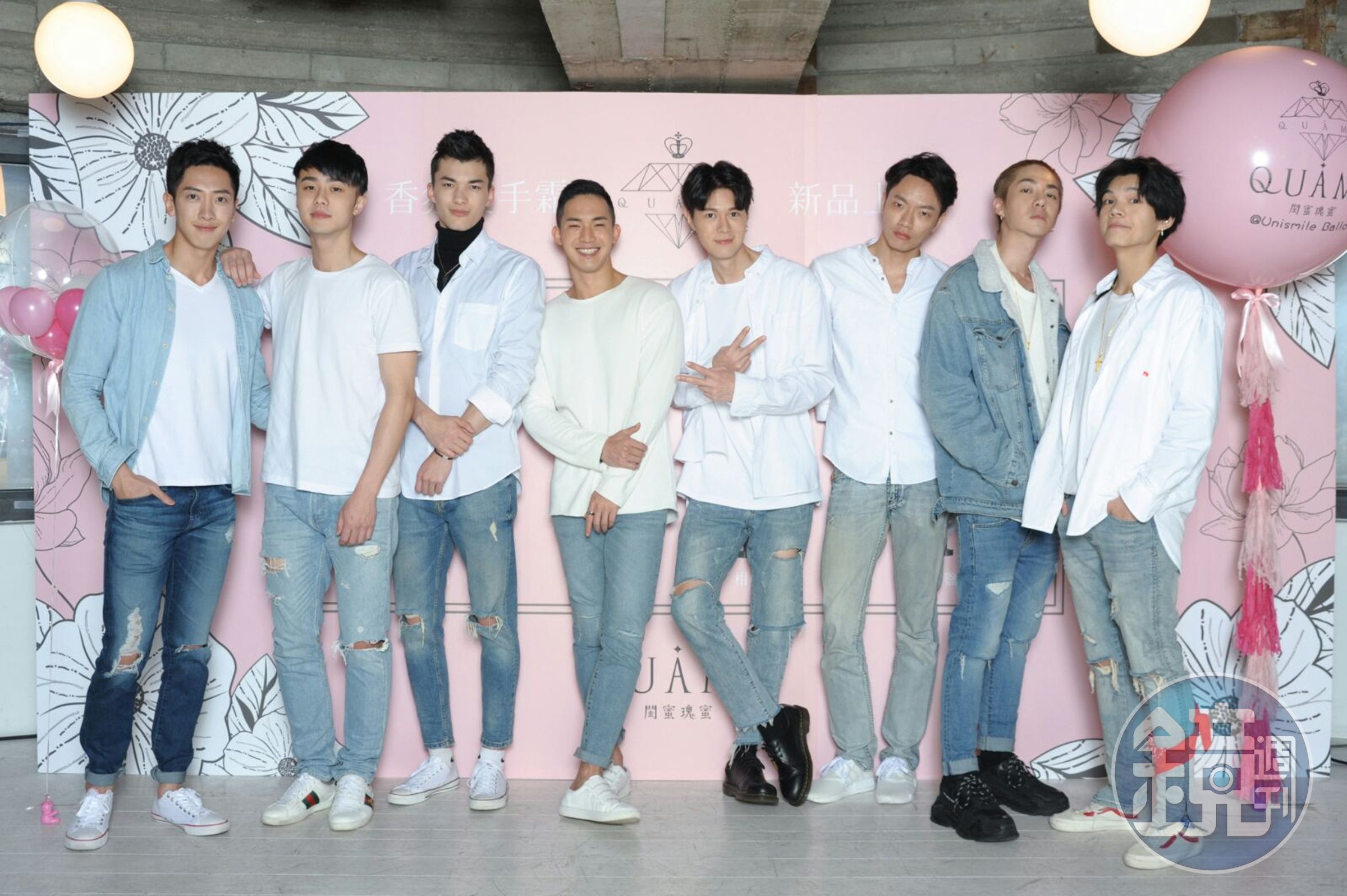 伊林「幻想男友」張哲偉（左起）、施柏宇、紀璽安、楊鎮、吳珝陽、鄭祺丰、陳信維、王翔永等人帥氣登場。（伊林娛樂提供）