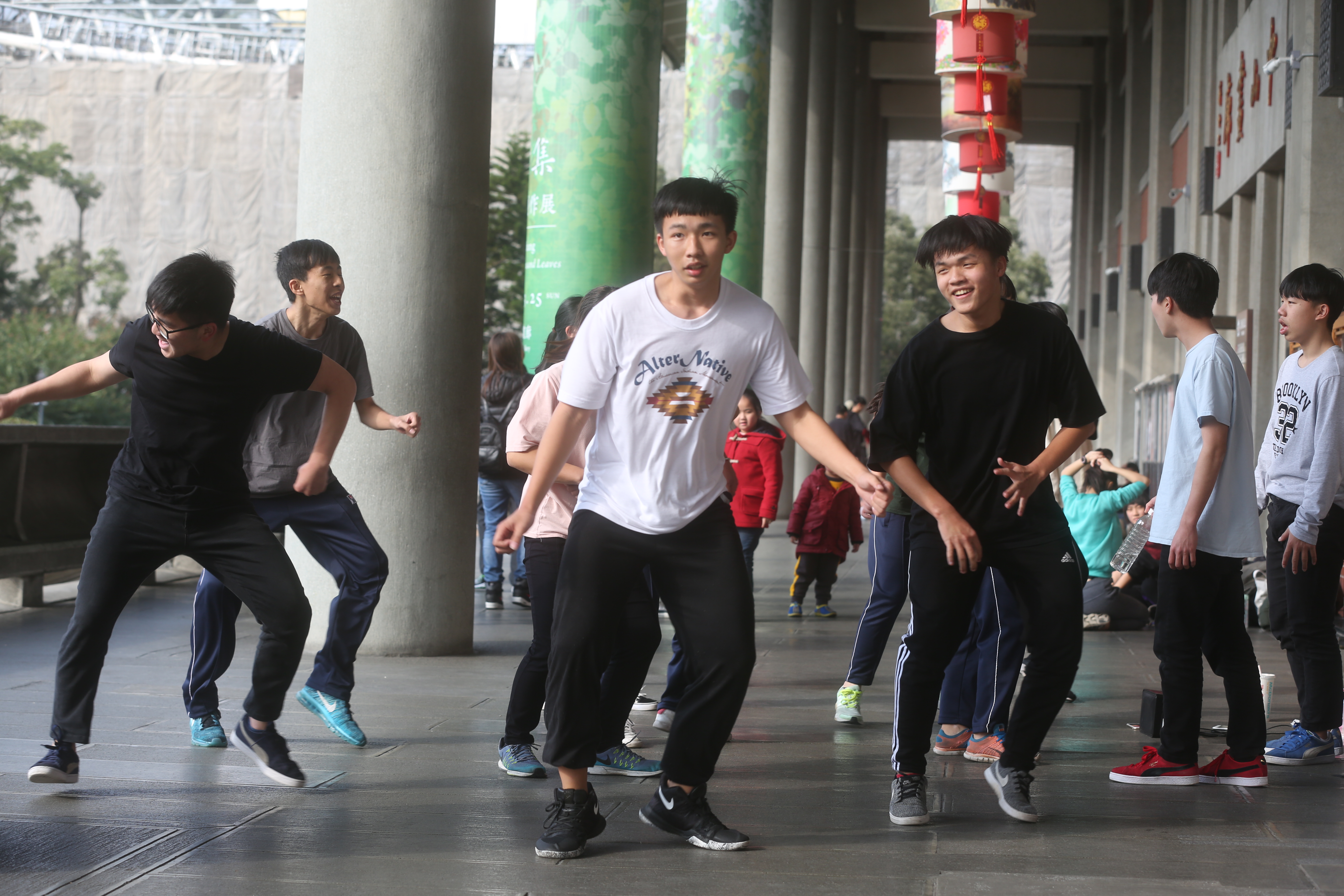 週三、四，西半部高溫升至30度以上，開始有熱的感覺 。