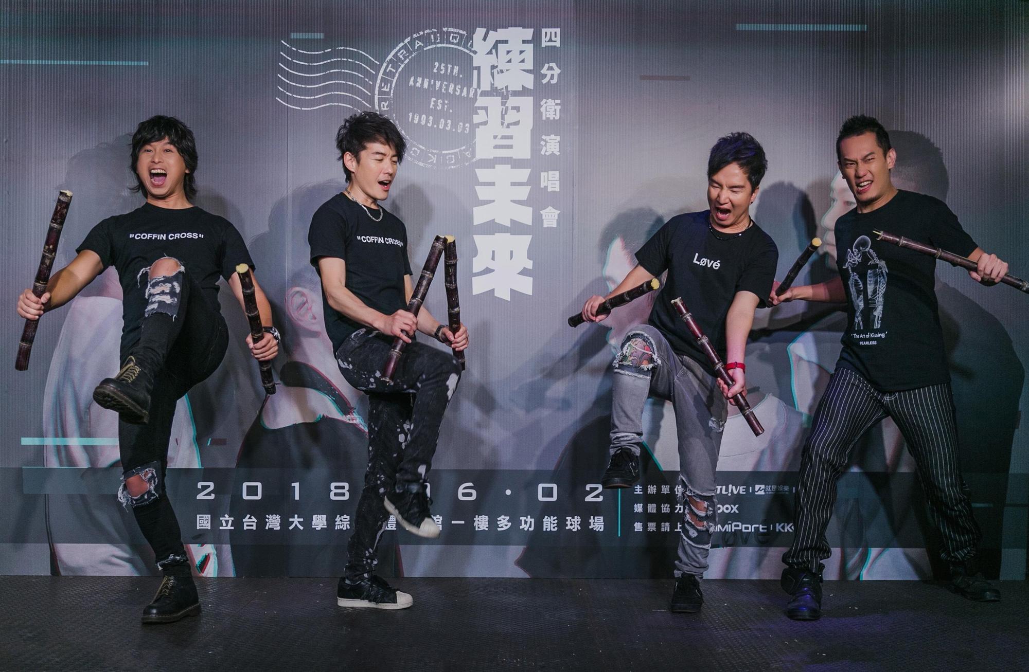 四分衛吃「帶皮甘蔗」,象徵演唱會票房開賣會勢如破竹。(固力狗提供)