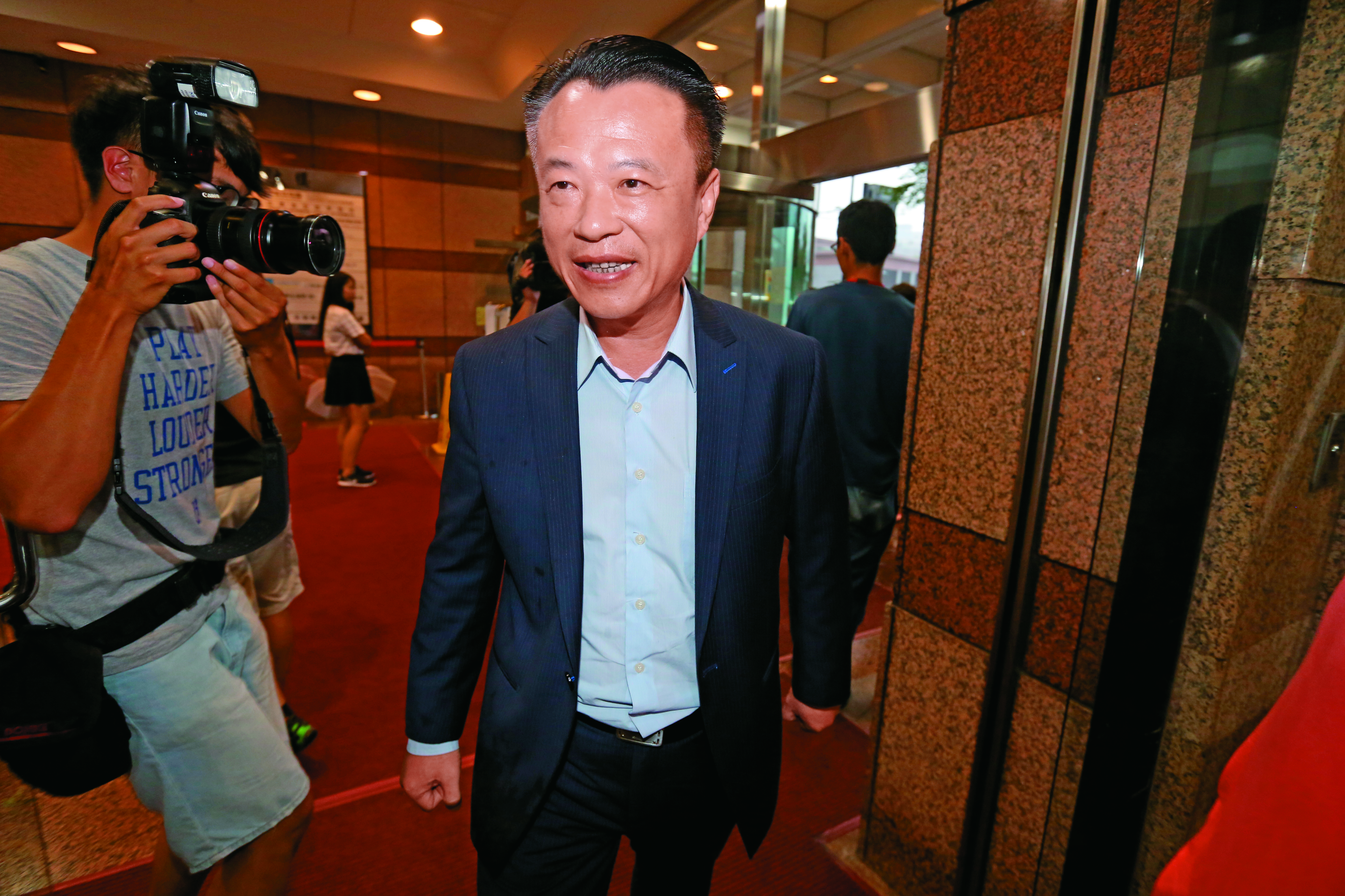 民進黨上週完成黨內初選民調，嘉義縣長由農委會前副主委翁章梁出線。