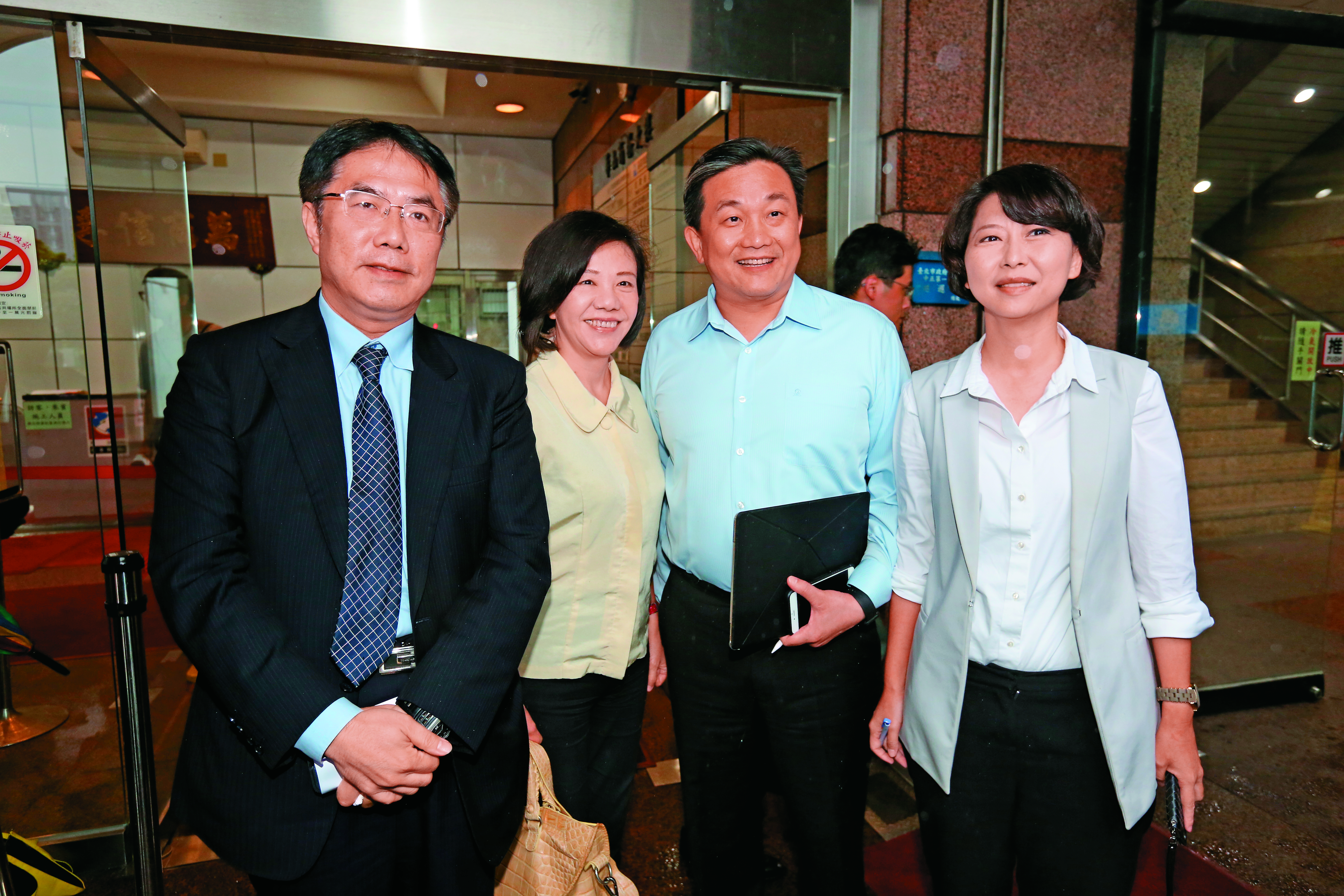 民進黨上週完成台南市長黨內初選民調，由立委黃偉哲出線，左起為黃偉哲、葉宜津、王定宇及陳亭妃。