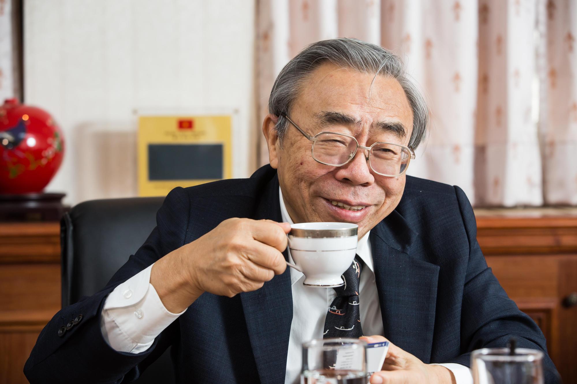 台塑總裁王文淵與太太緣定今生,都是因為一張梅花畫