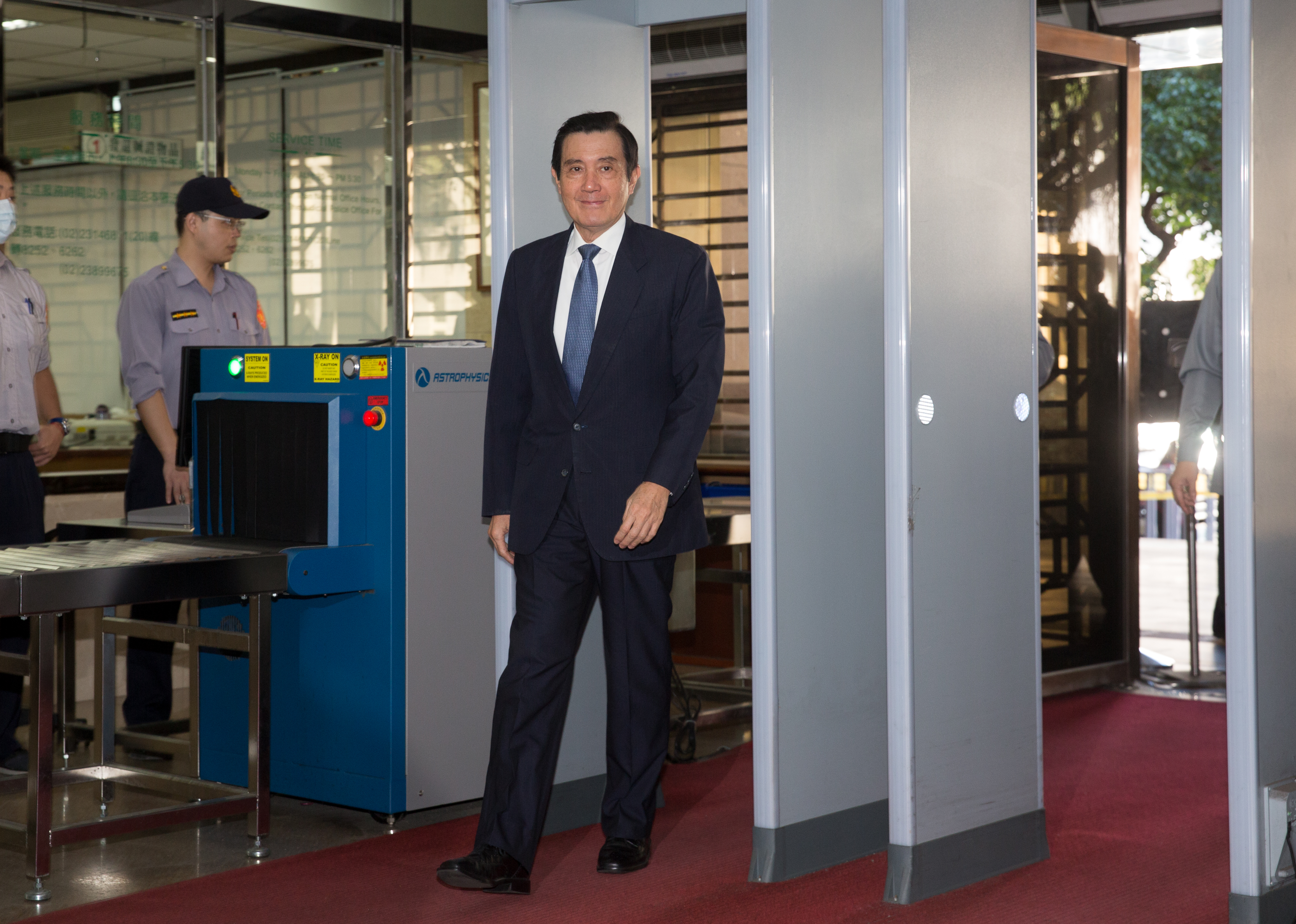 前總統馬英九卸任後因三中案經常跑法院，現更傳出很有可能被起訴，藍營認為，若周美青能出馬拿下首都，對馬將是一大助益。