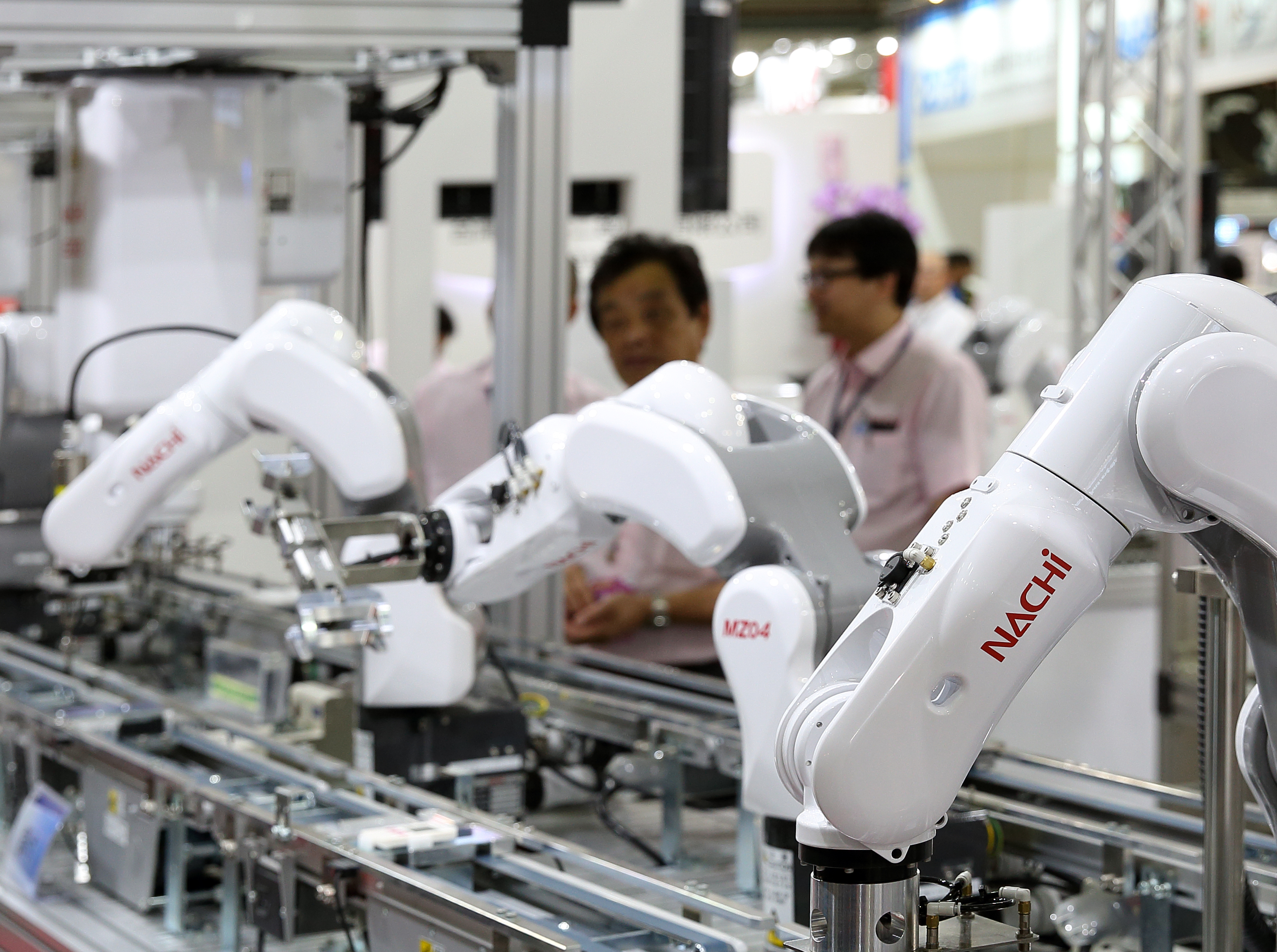 王文淵近來帶領集團邁向工業4.0，還派兵學習AI相關應用。