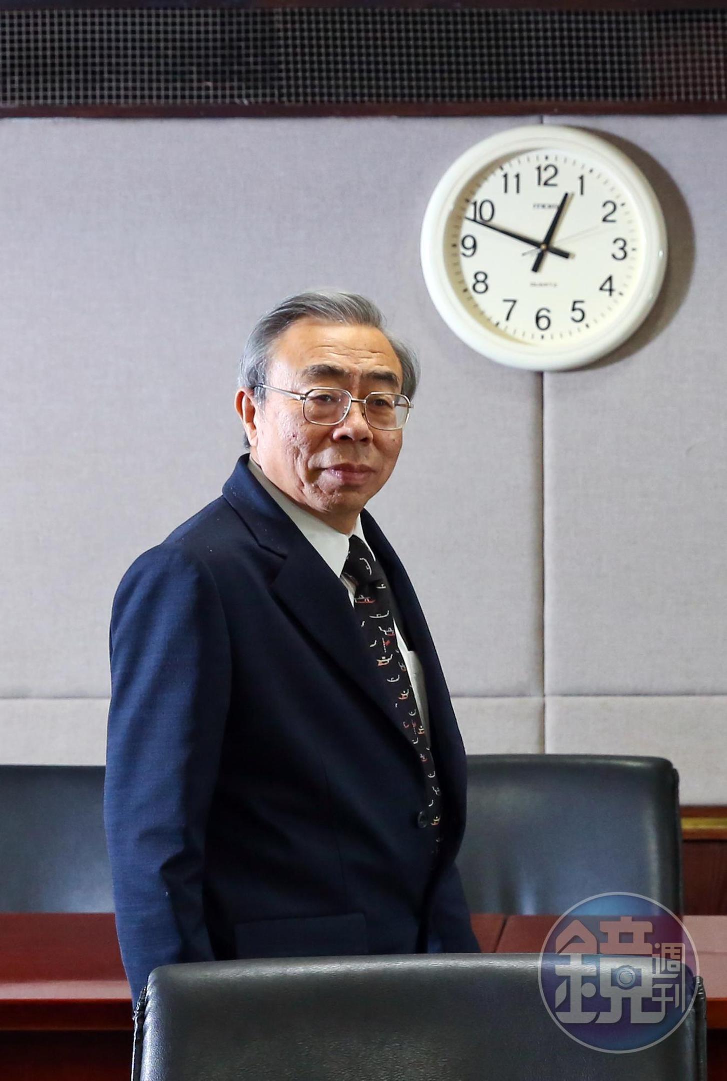 王文淵坦承:「第三代沒有人要回來接,因為太苦了嘛!」