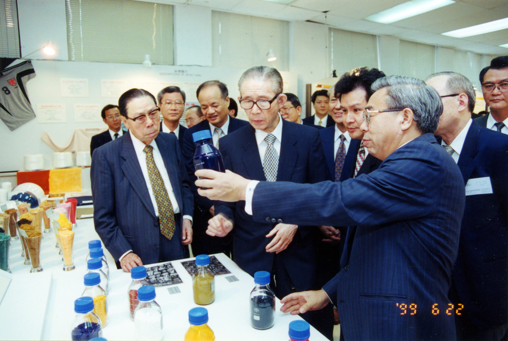 在王永慶、王永在的安排下，王文淵從小在集團歷練。（台塑提供，非授權不得翻攝使用）