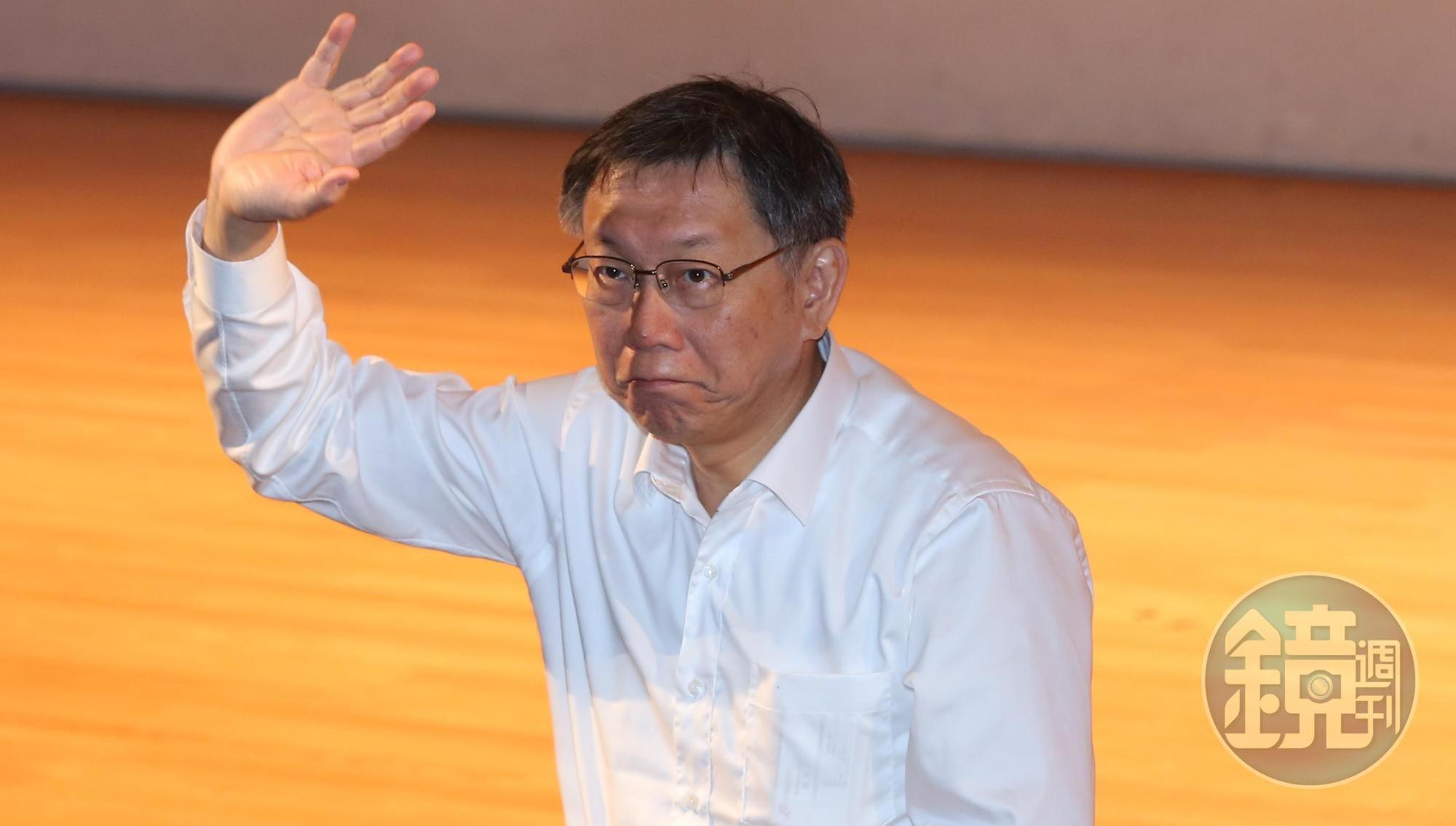 台北市長柯文哲上任後與遠雄纏鬥大巨蛋公安問題至今,柯P的民調也因此遭到重創。